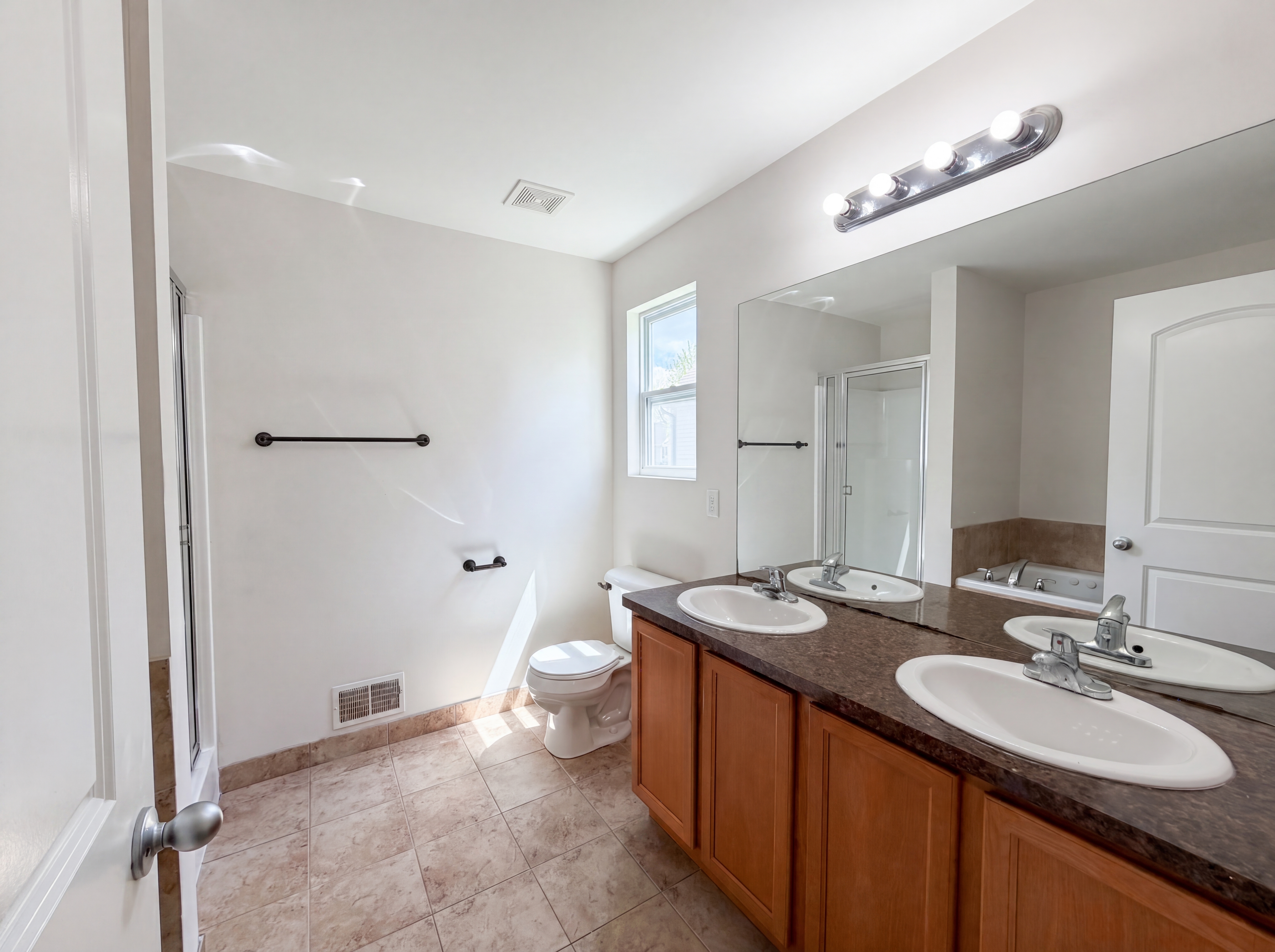 Photo 16 of 21 of 5988 Treetops Dr, Romulus, MI