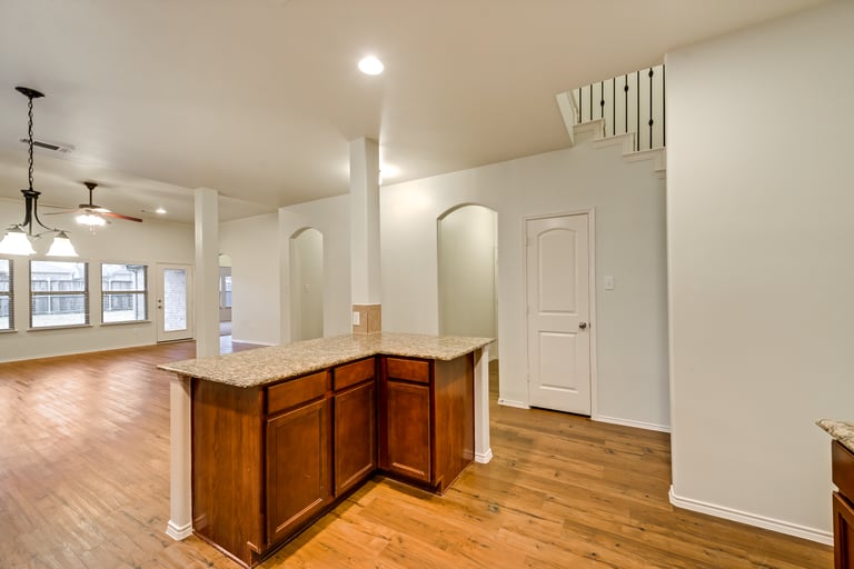 Photo 12 of 30 - 594 Miramar Dr, Rockwall, TX 75087