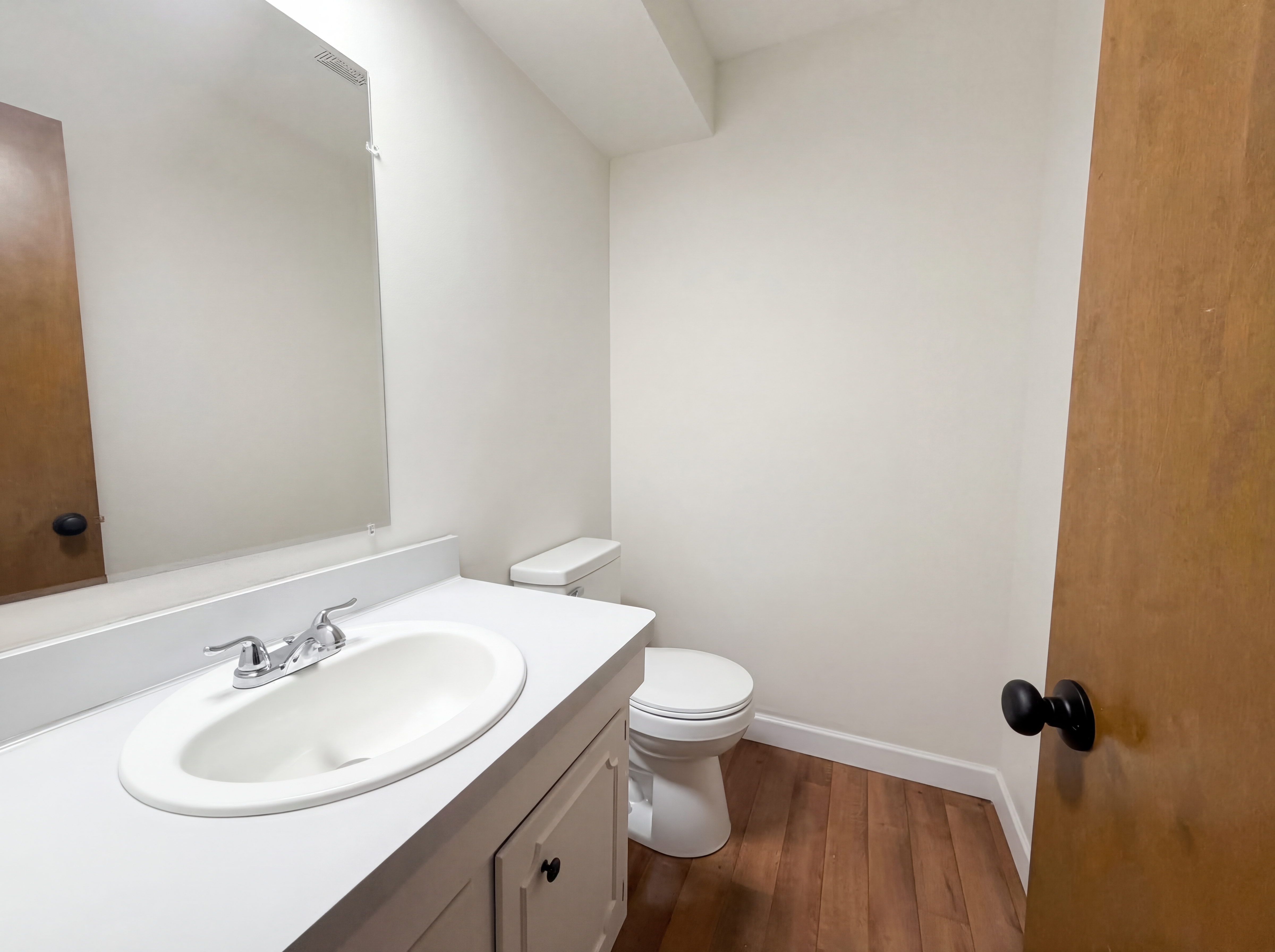 Photo 14 of 18 of 29467 Leemoor Dr, Southfield, MI