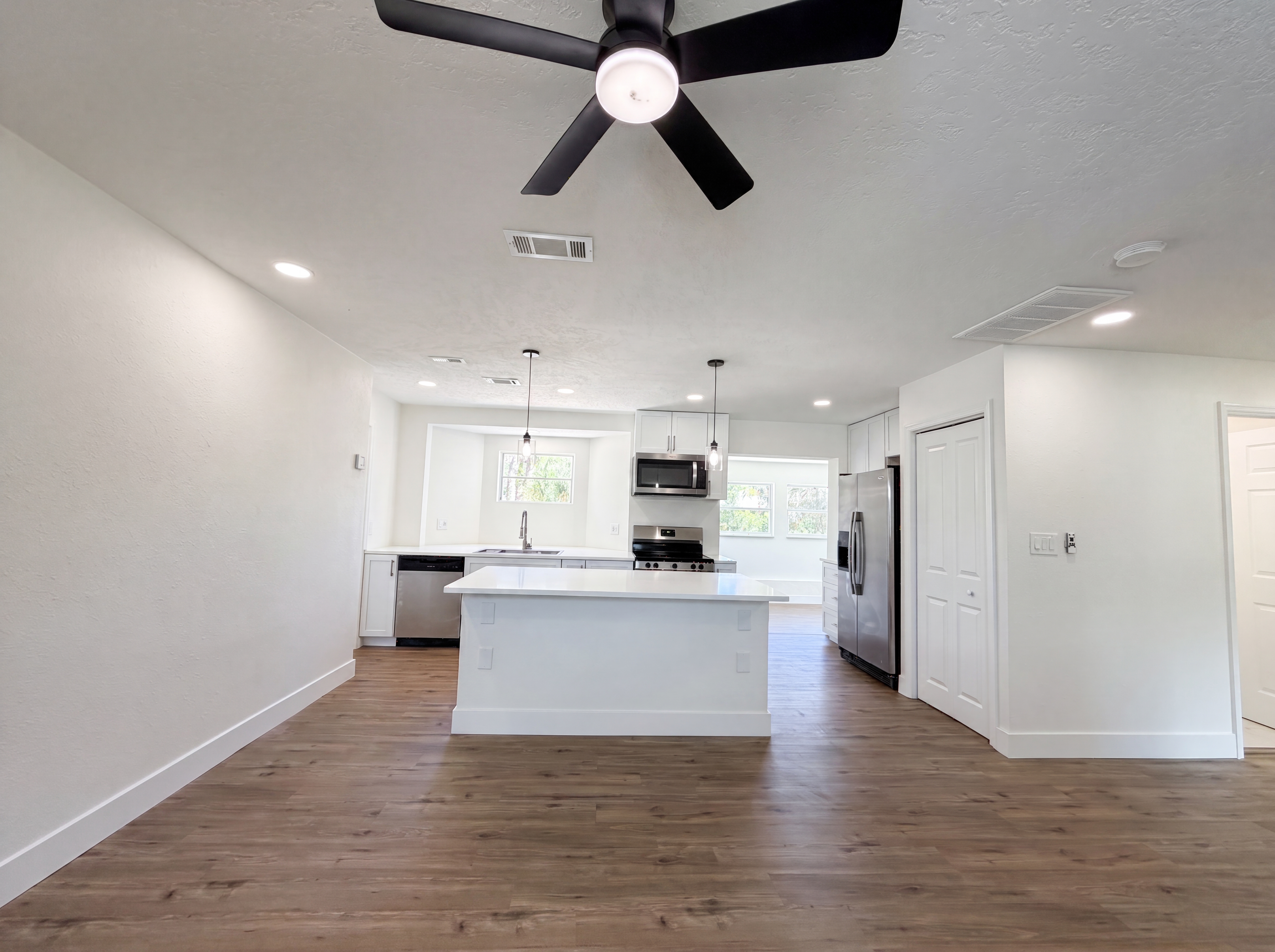Photo 2 of 23 of 561 Yale Rd, Venice, FL