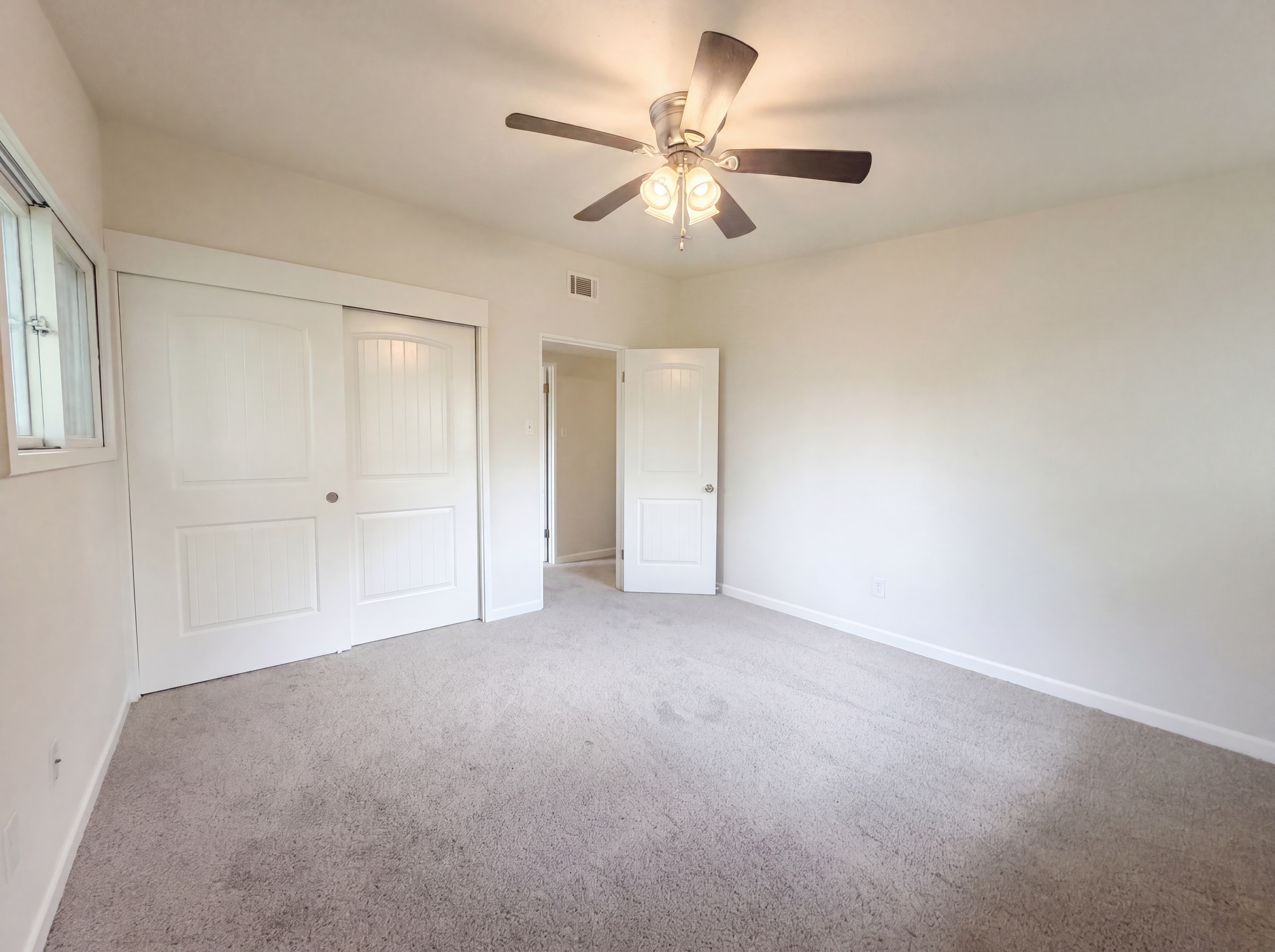 Photo 10 of 15 of 1015 Robinwood Dr, Florissant, MO