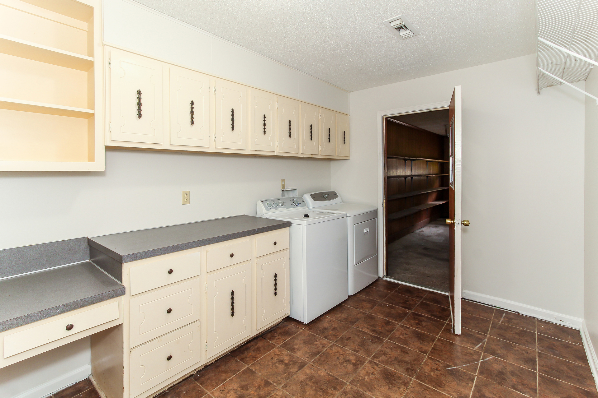 Photo 8 of 21 of 525 Lurene Cir, Montgomery, AL