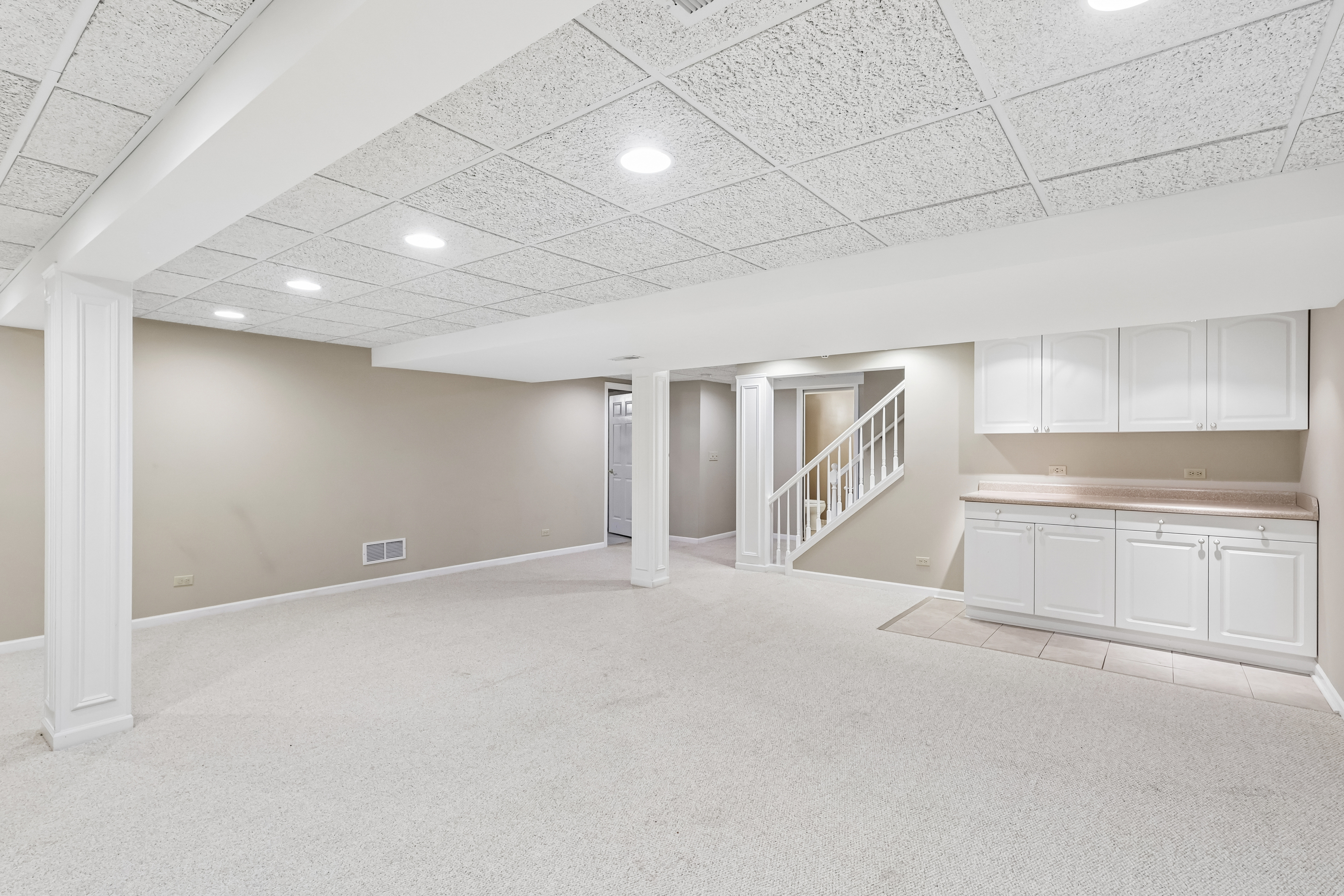 Photo 24 of 41 of 426 Heatherwood Dr, Oswego, IL