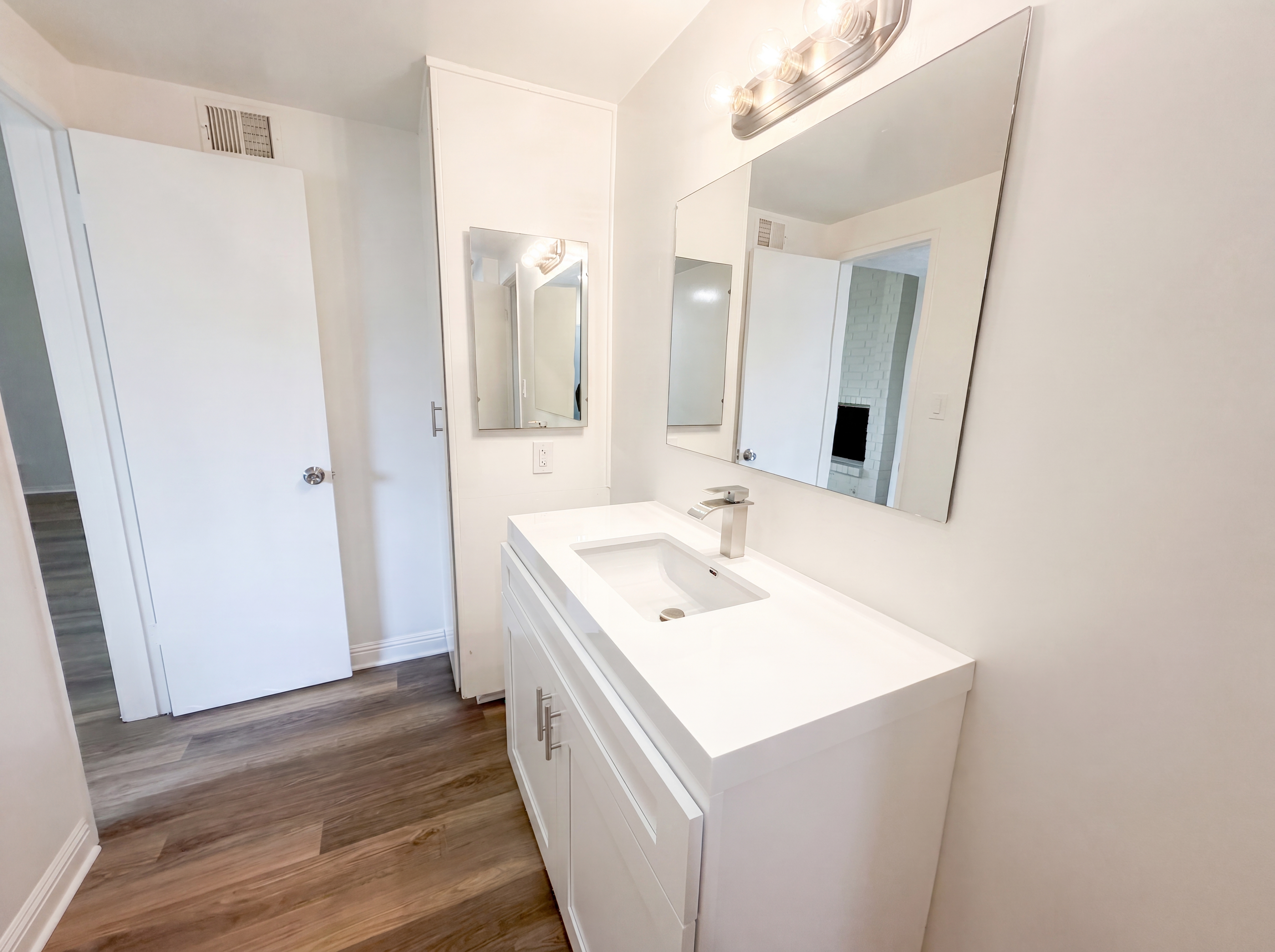 Photo 16 of 29 of 18400 Bermuda St, LOS ANGELES, CA
