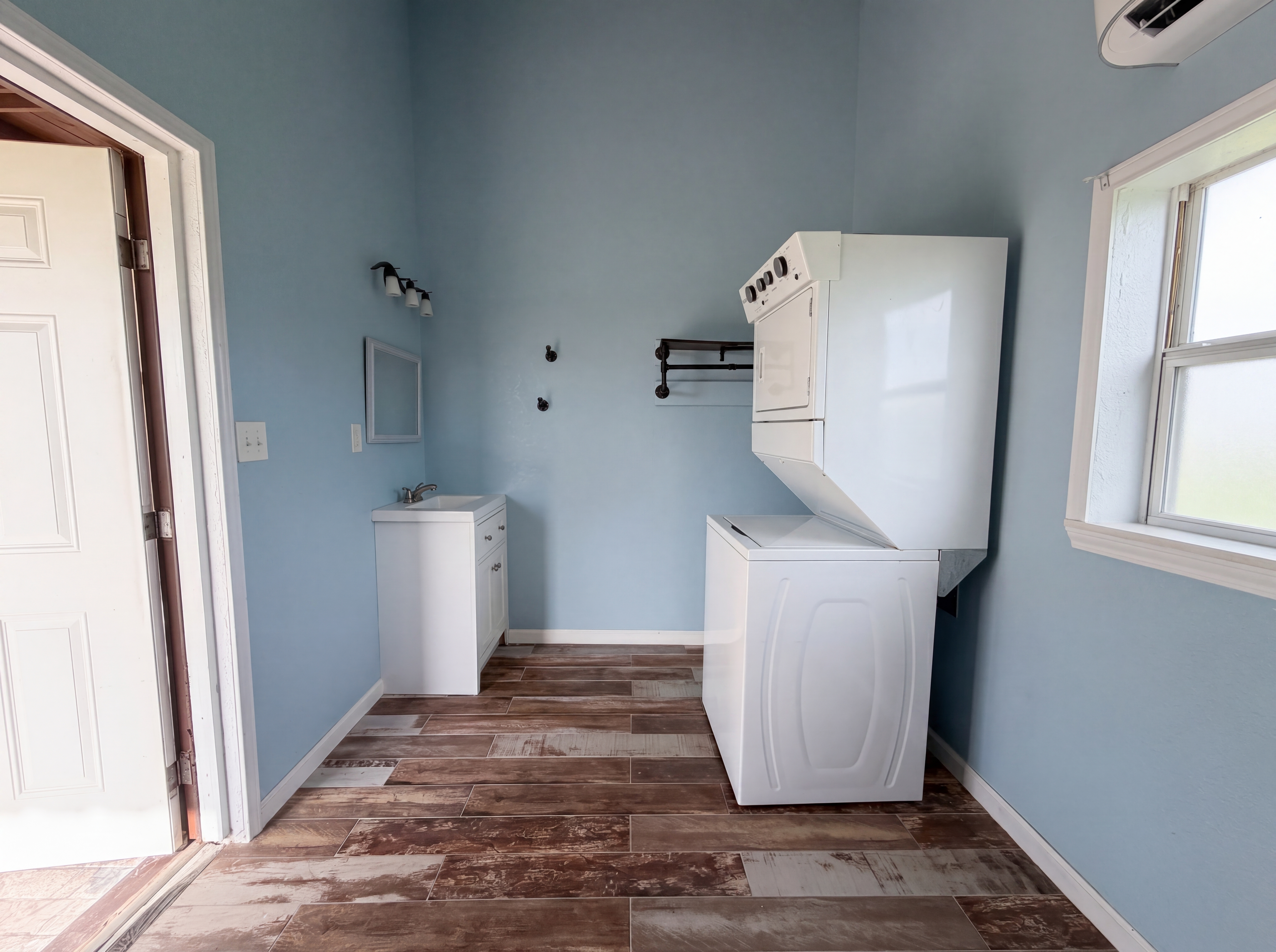 Photo 11 of 19 of 552 Marshall Johnson Ave S, Port Lavaca, TX