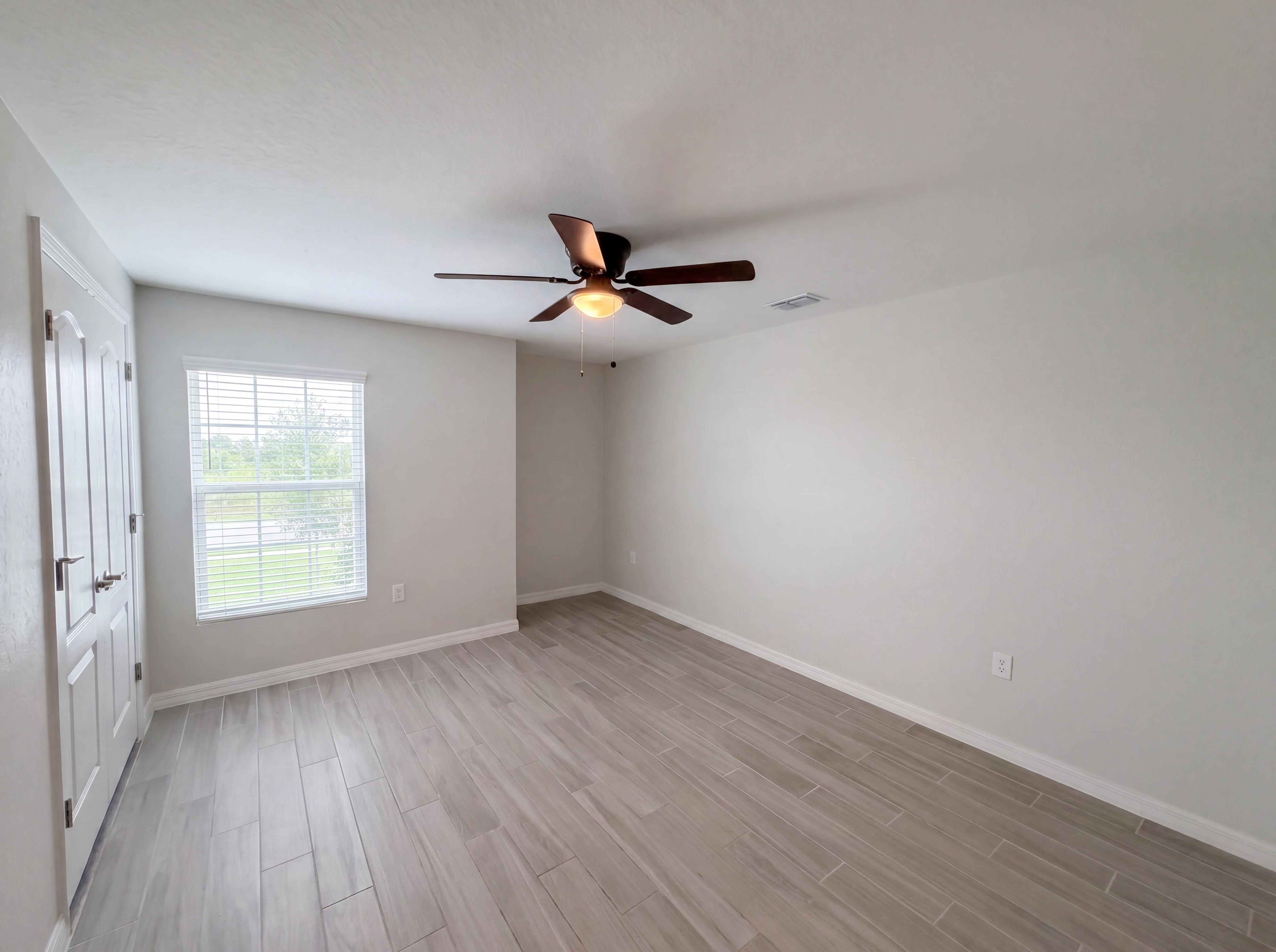 Photo 13 of 25 of 4510 Penkert Pl, Lakeland, FL