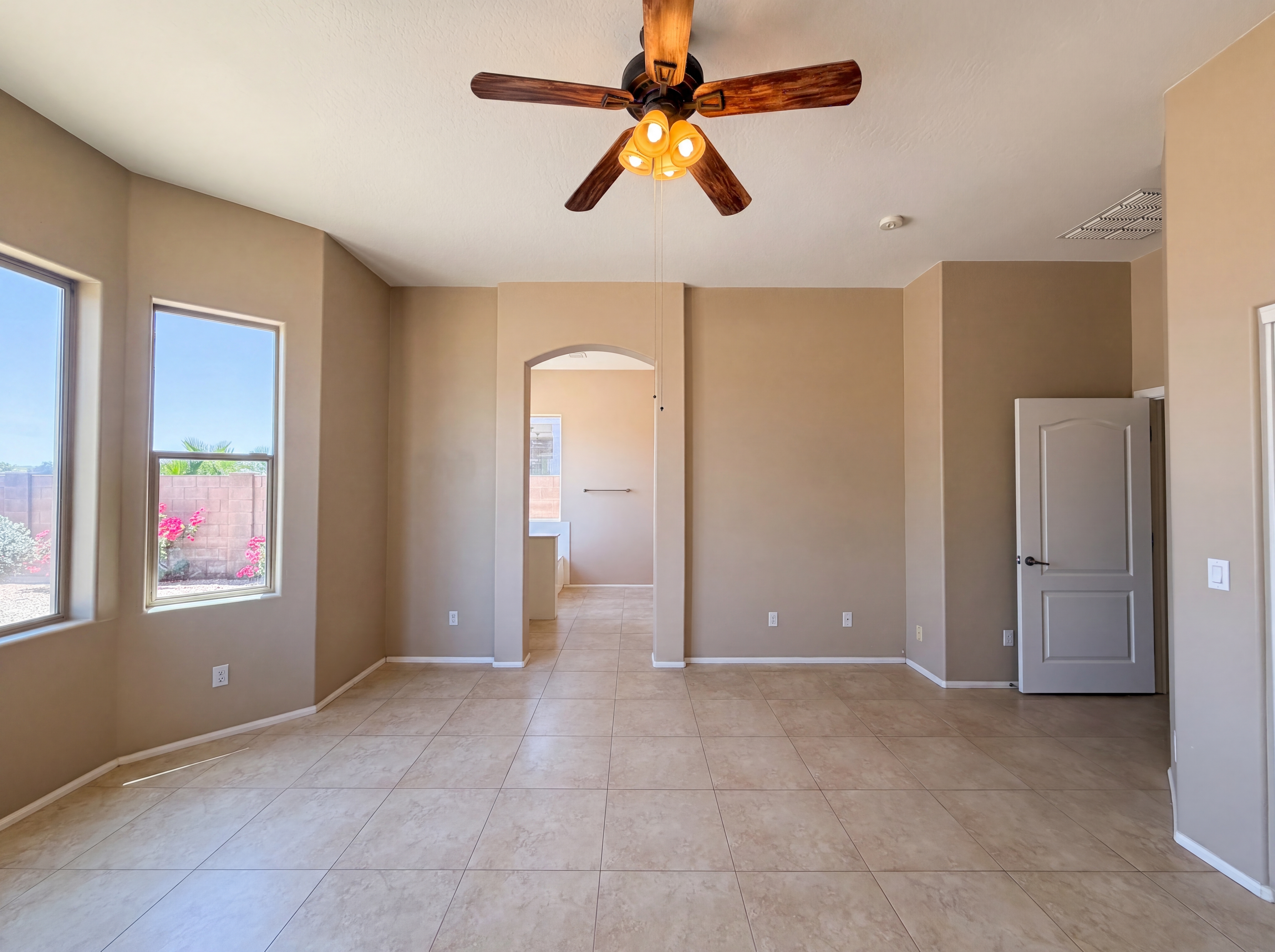 Photo 4 of 20 of 6223 S Cottonfields Ln, Laveen, AZ