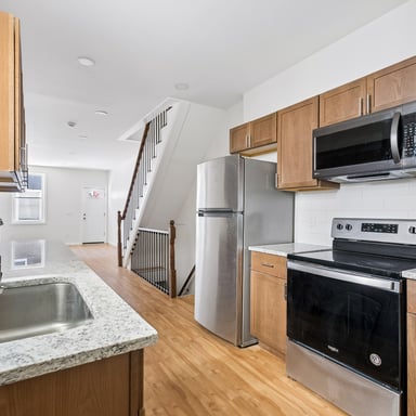 Property photo 2 of 1716 N Hollywood St