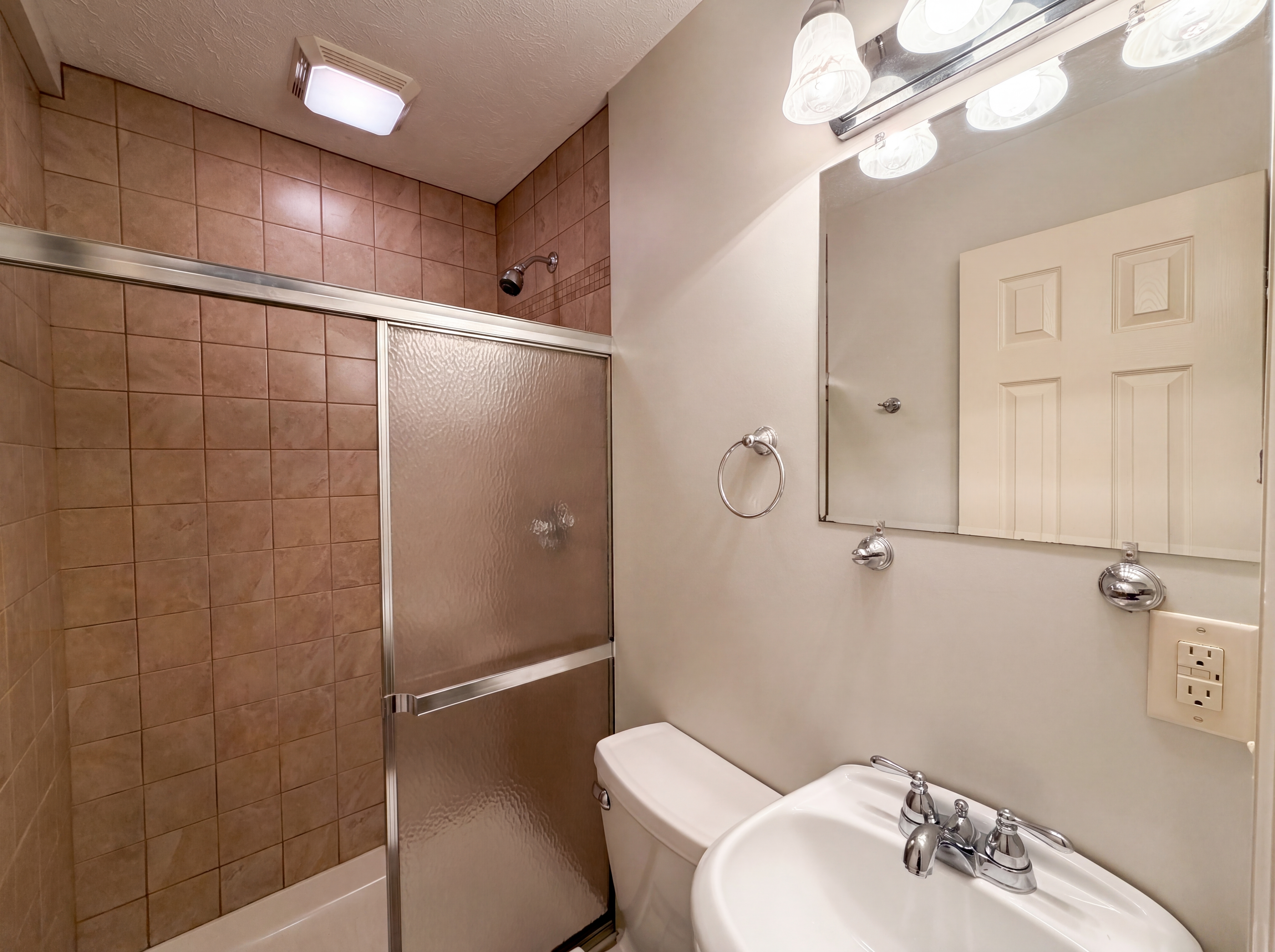 Photo 6 of 22 of 10845 Gregory Ln, North Royalton, OH