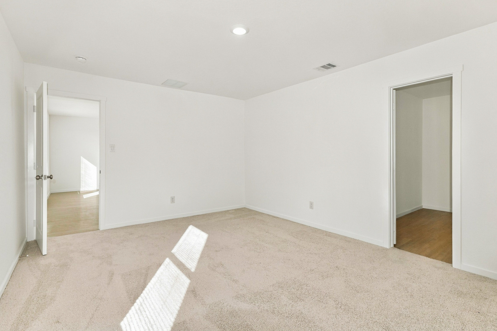 Photo 15 of 25 of 113 Meadowbrook Dr, Odem, TX