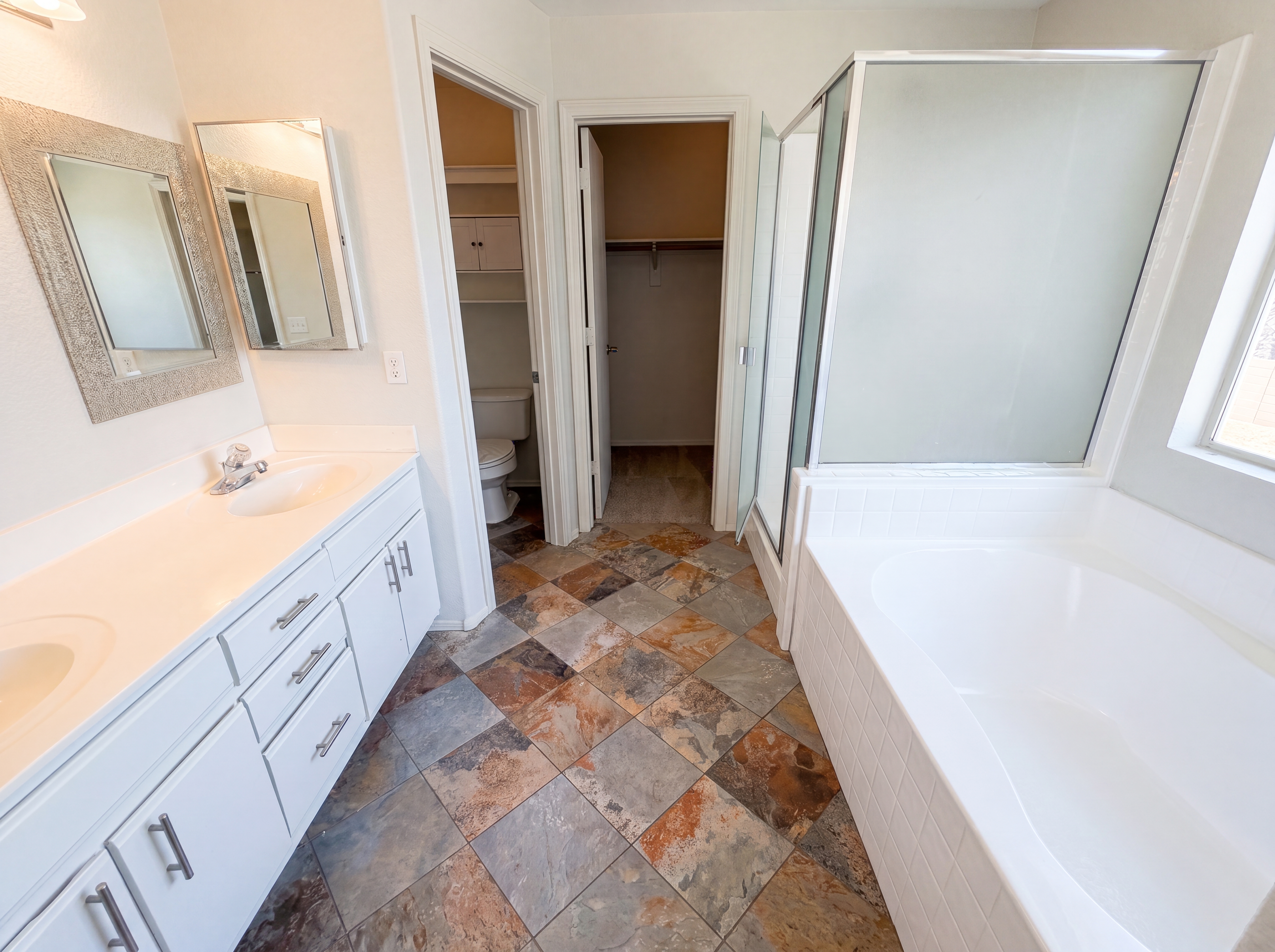 Photo 17 of 29 of 10860 W Lone Cactus Dr, Peoria, AZ