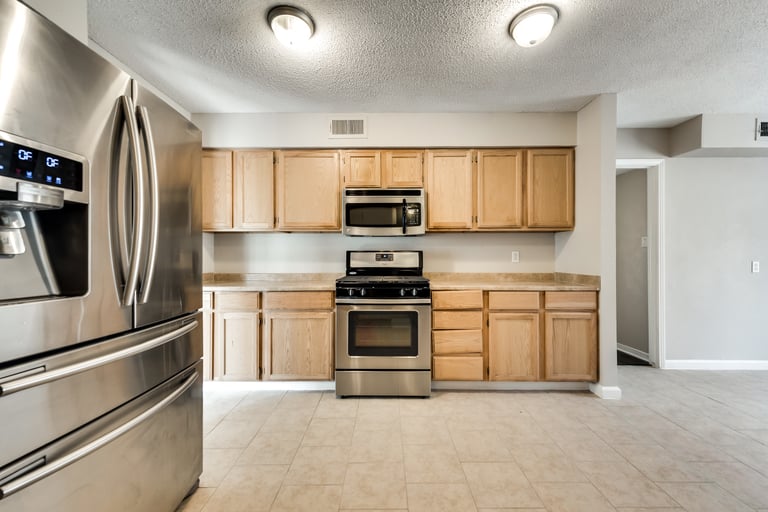 Photo 5 of 32 - 4606 Ashbrook Rd, Dallas, TX 75227