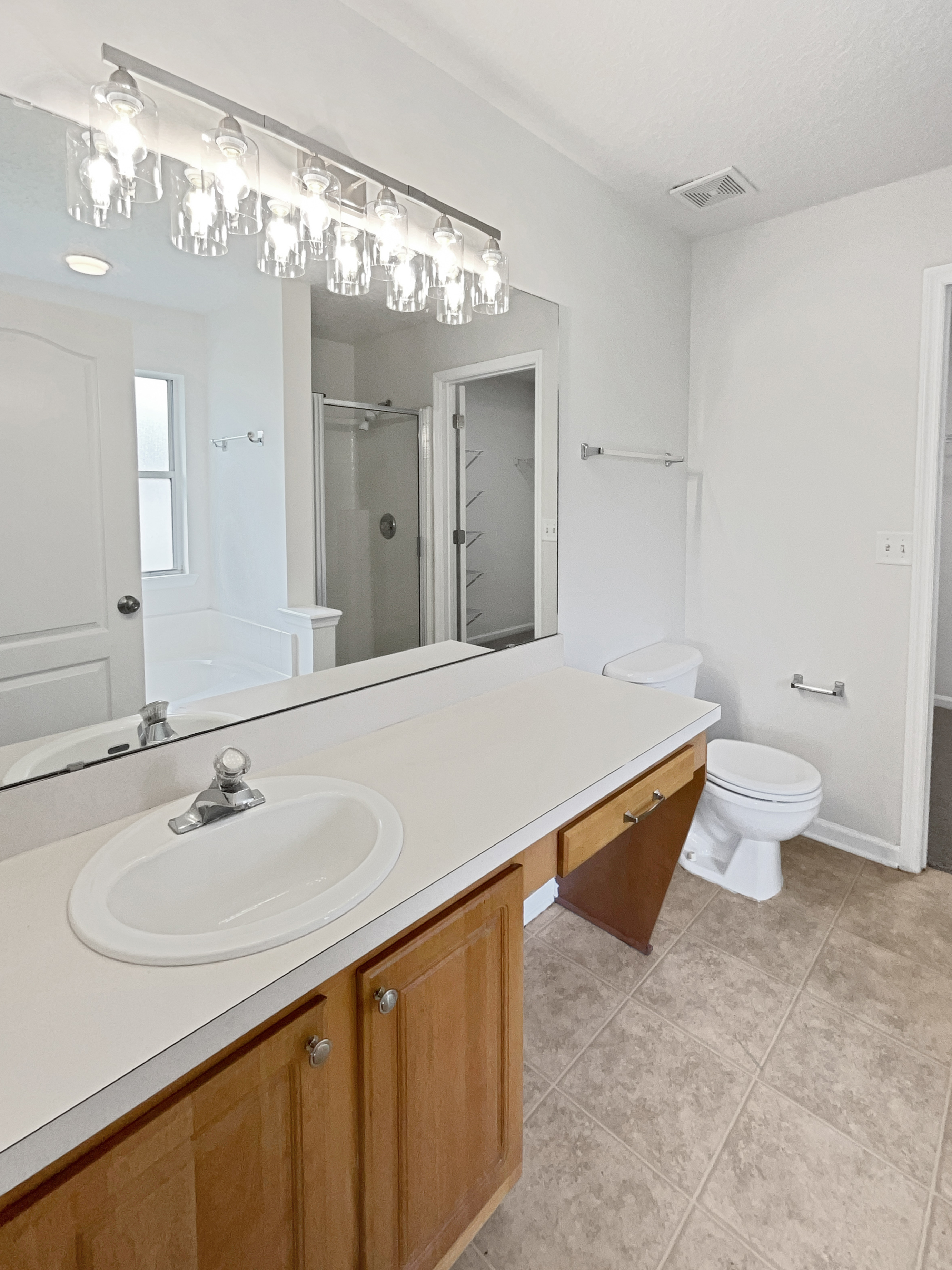 Photo 7 of 25 of 6899 Clinton Corners Dr W, Jacksonville, FL