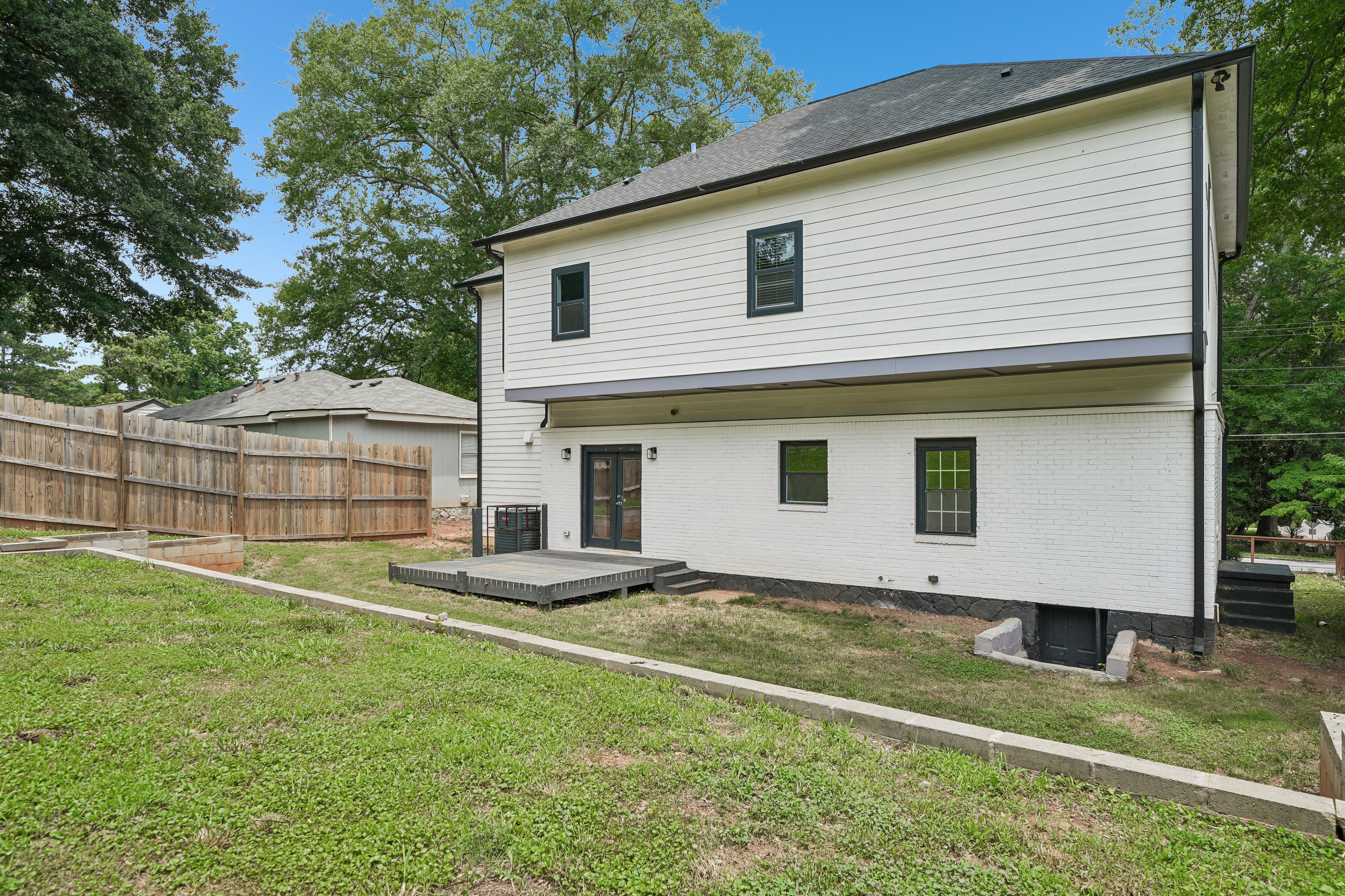 Photo 5 of 38 of 1955 Meadow Ln, Decatur, GA
