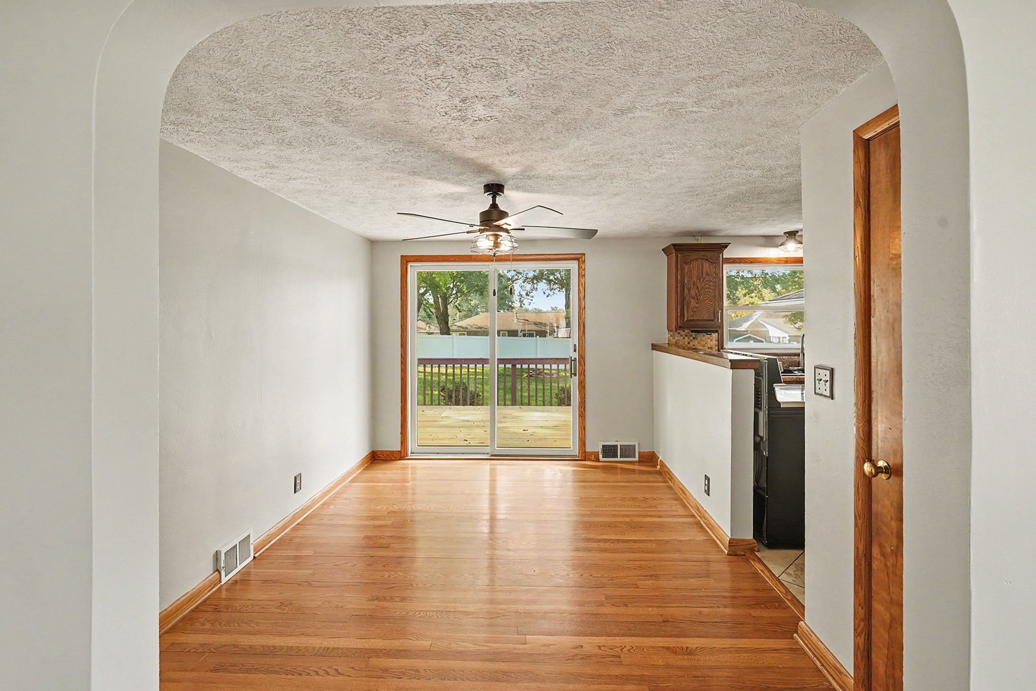 Photo 10 of 28 of 811 Leecrest St NW, Massillon, OH