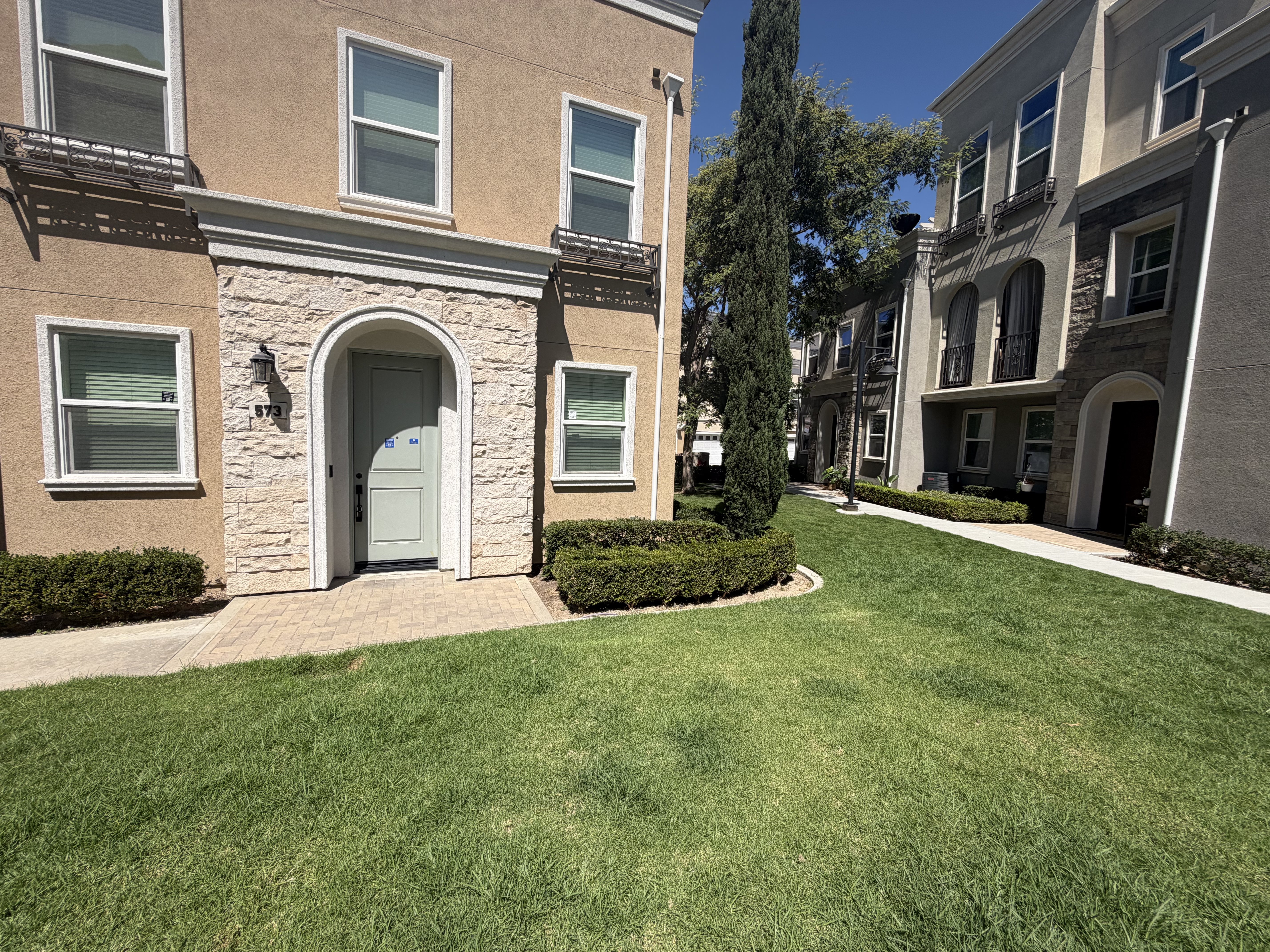 Photo 17 of 21 of 573 Winchester Dr, Oxnard, CA