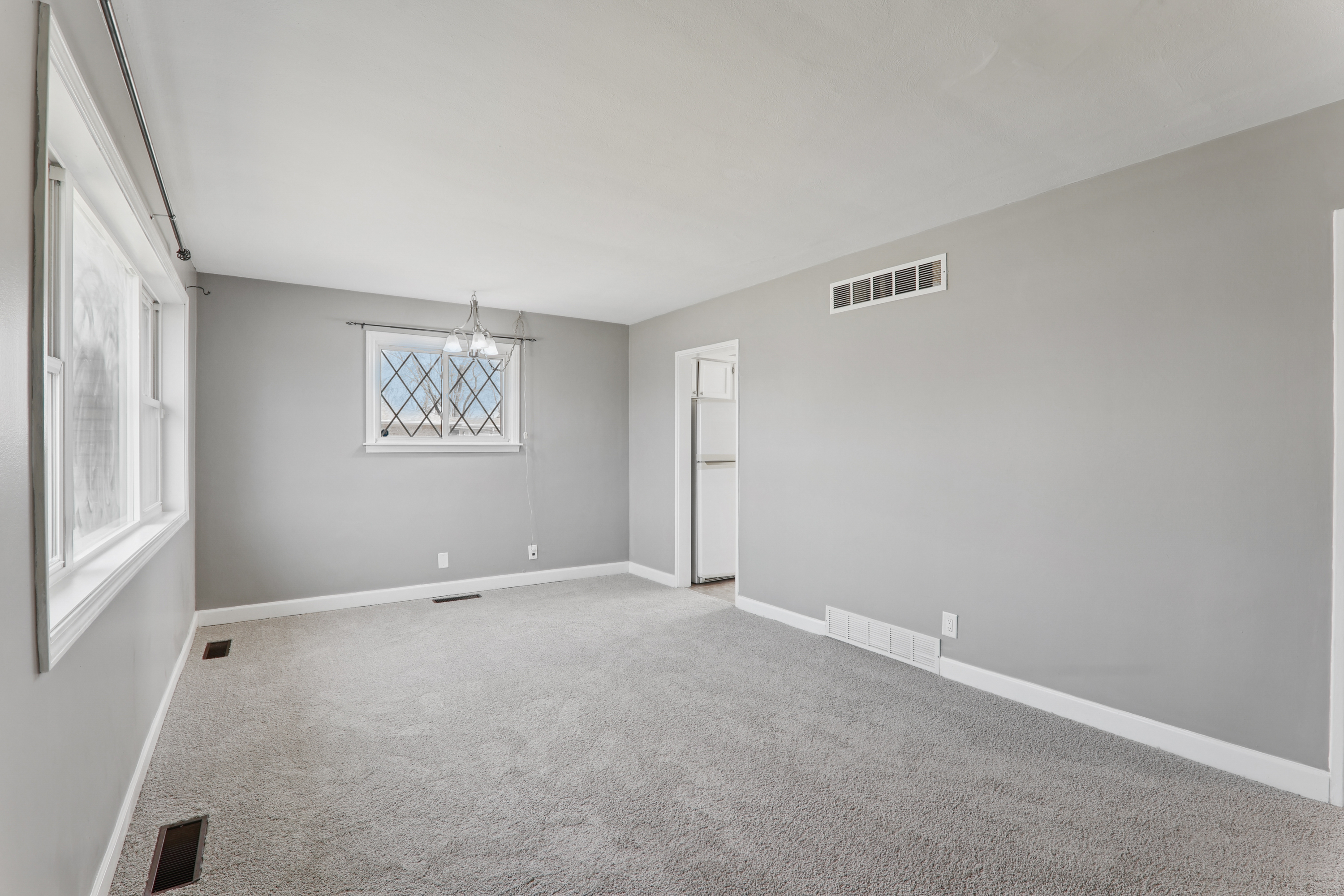 Photo 18 of 30 of 17303 Greenbay Ave, Lansing, IL
