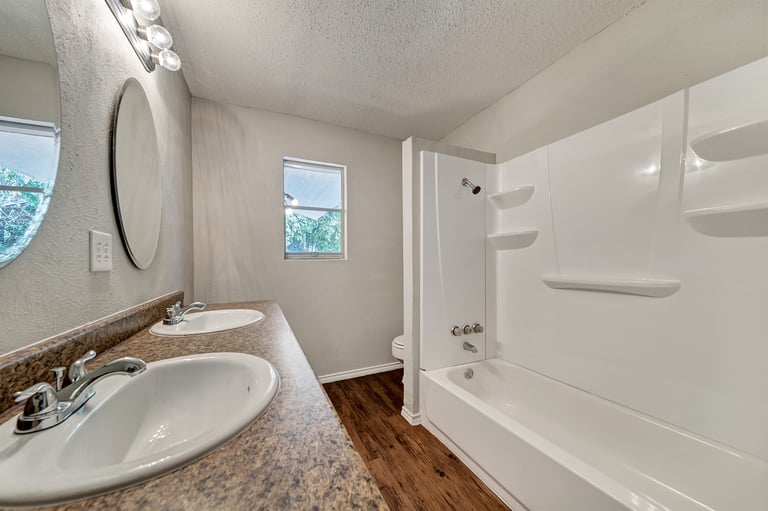 Photo 23 of 25 - 828 Livingston Dr, Hurst, TX 76053