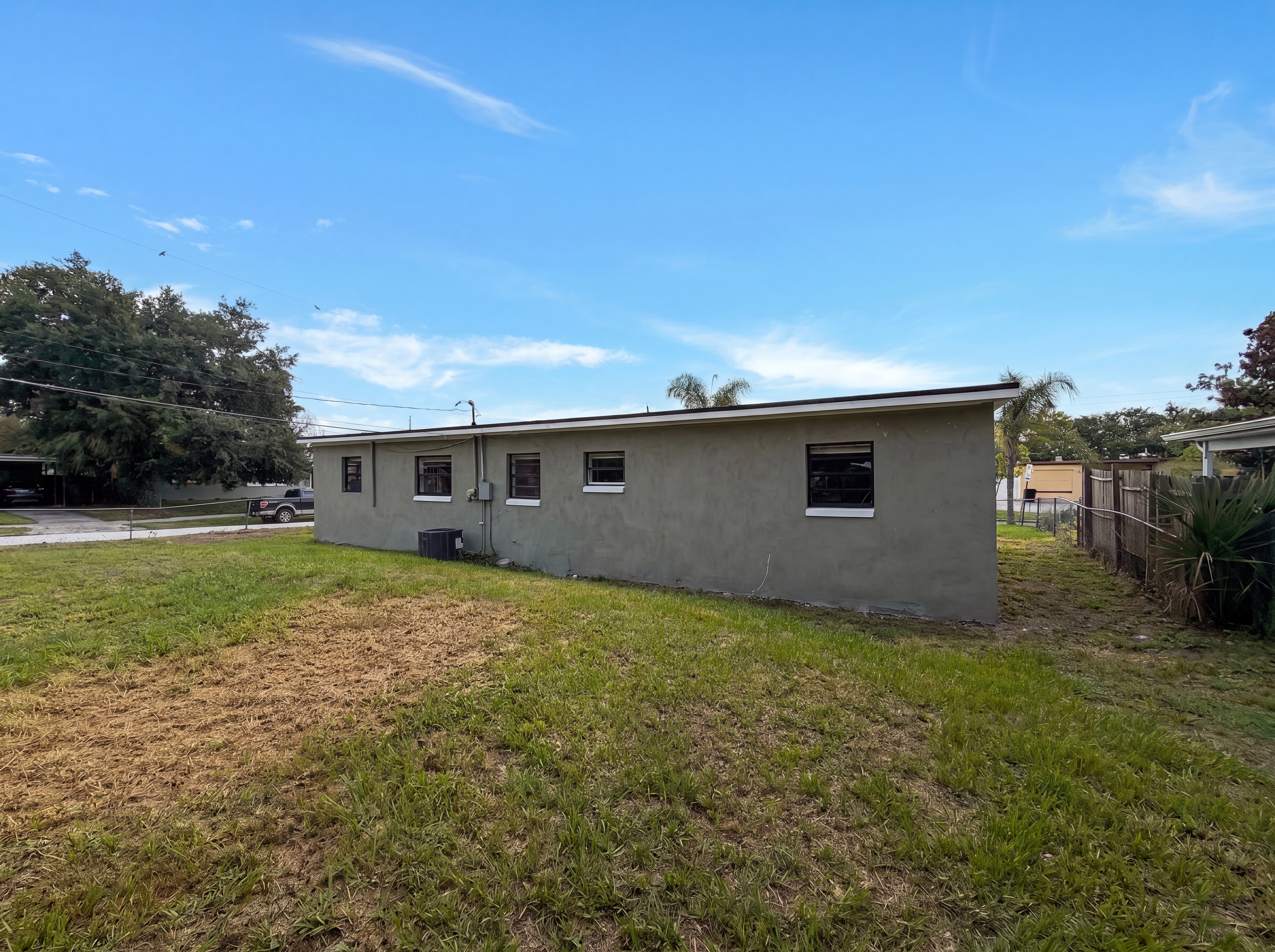 Photo 5 of 25 of 702 S Solandra Dr, Orlando, FL