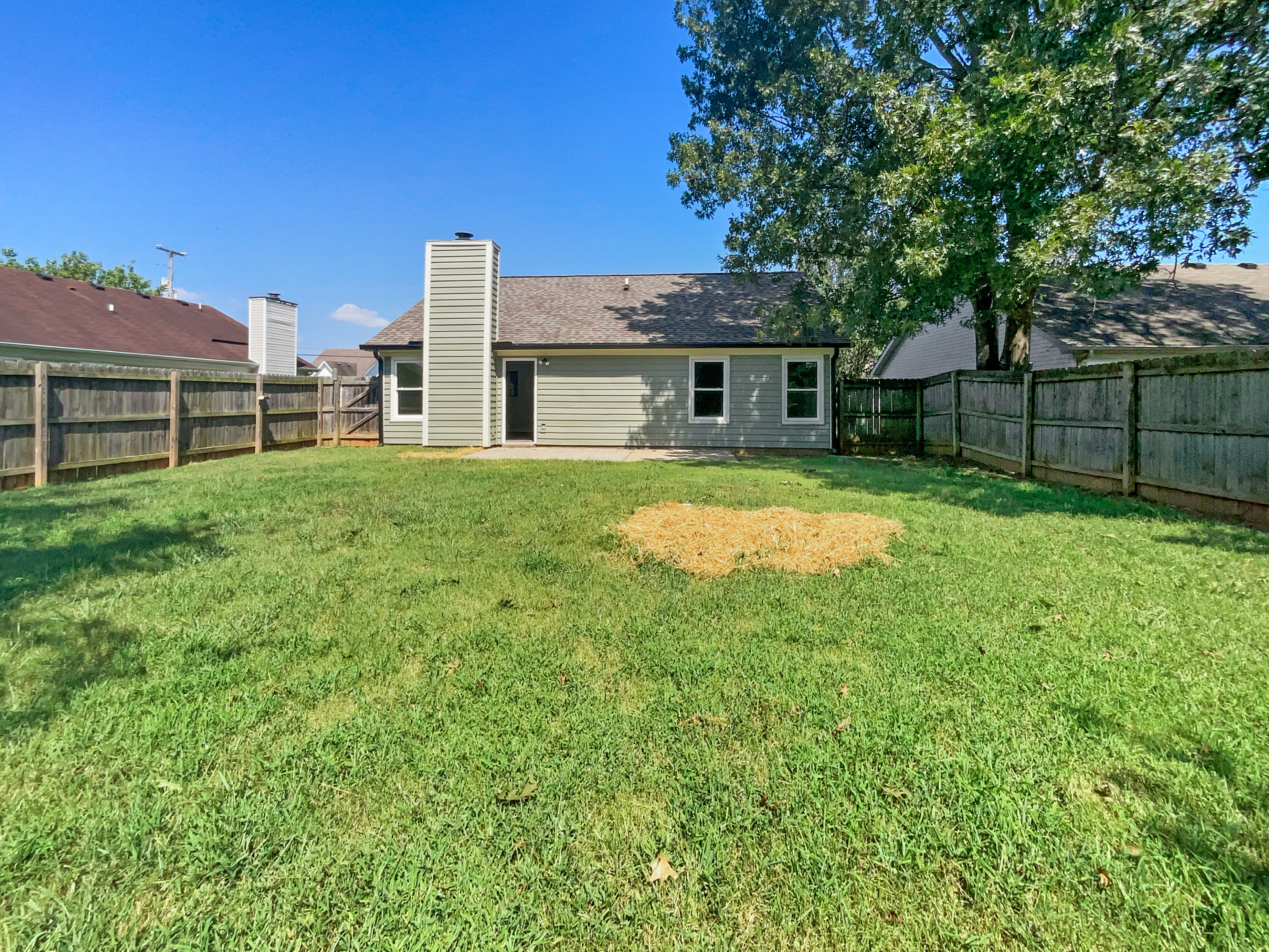 Photo 8 of 20 of 7513 W Winchester Dr, Antioch, TN