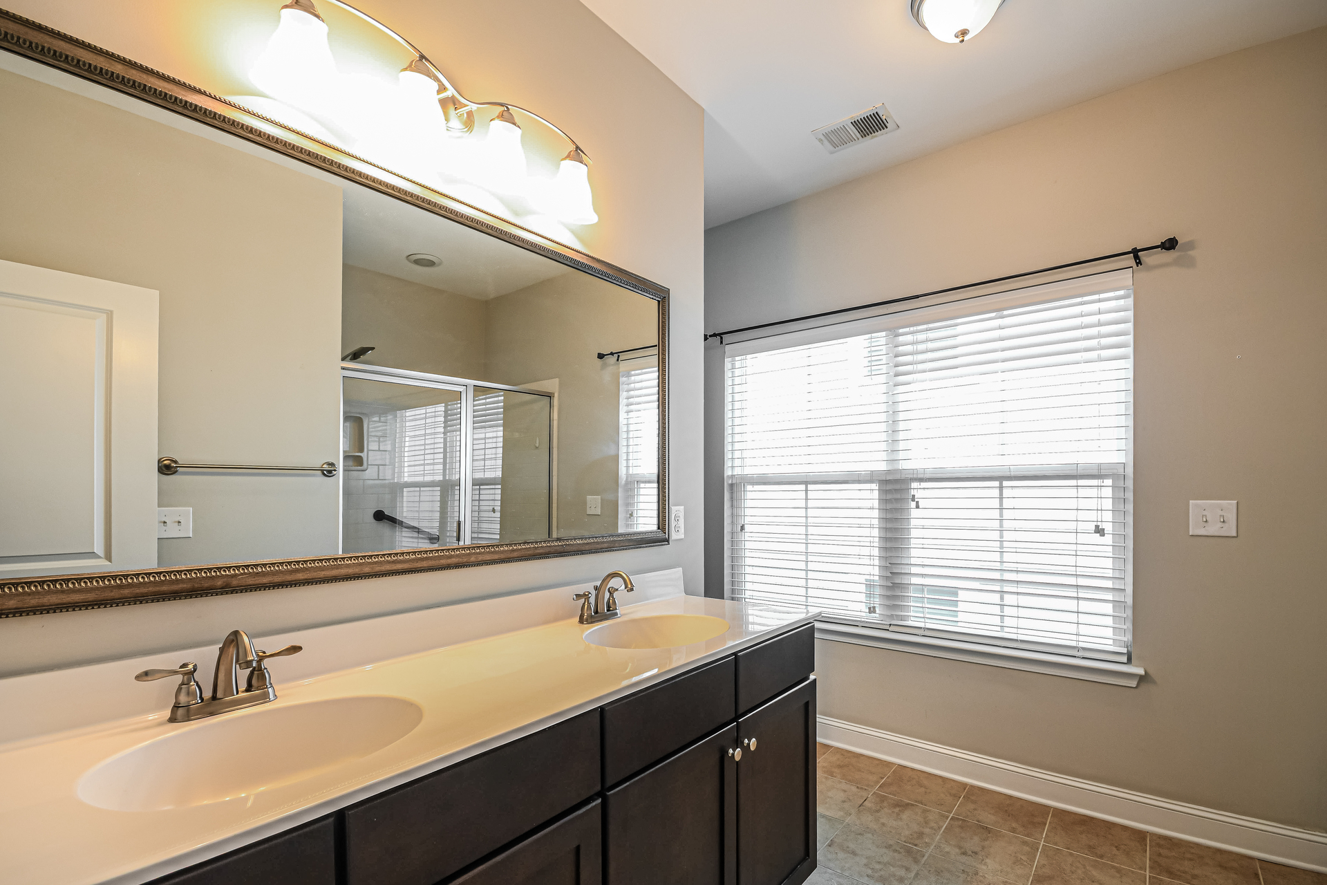 Photo 16 of 20 of 1055 Ashley Garden Blvd, Charleston, SC