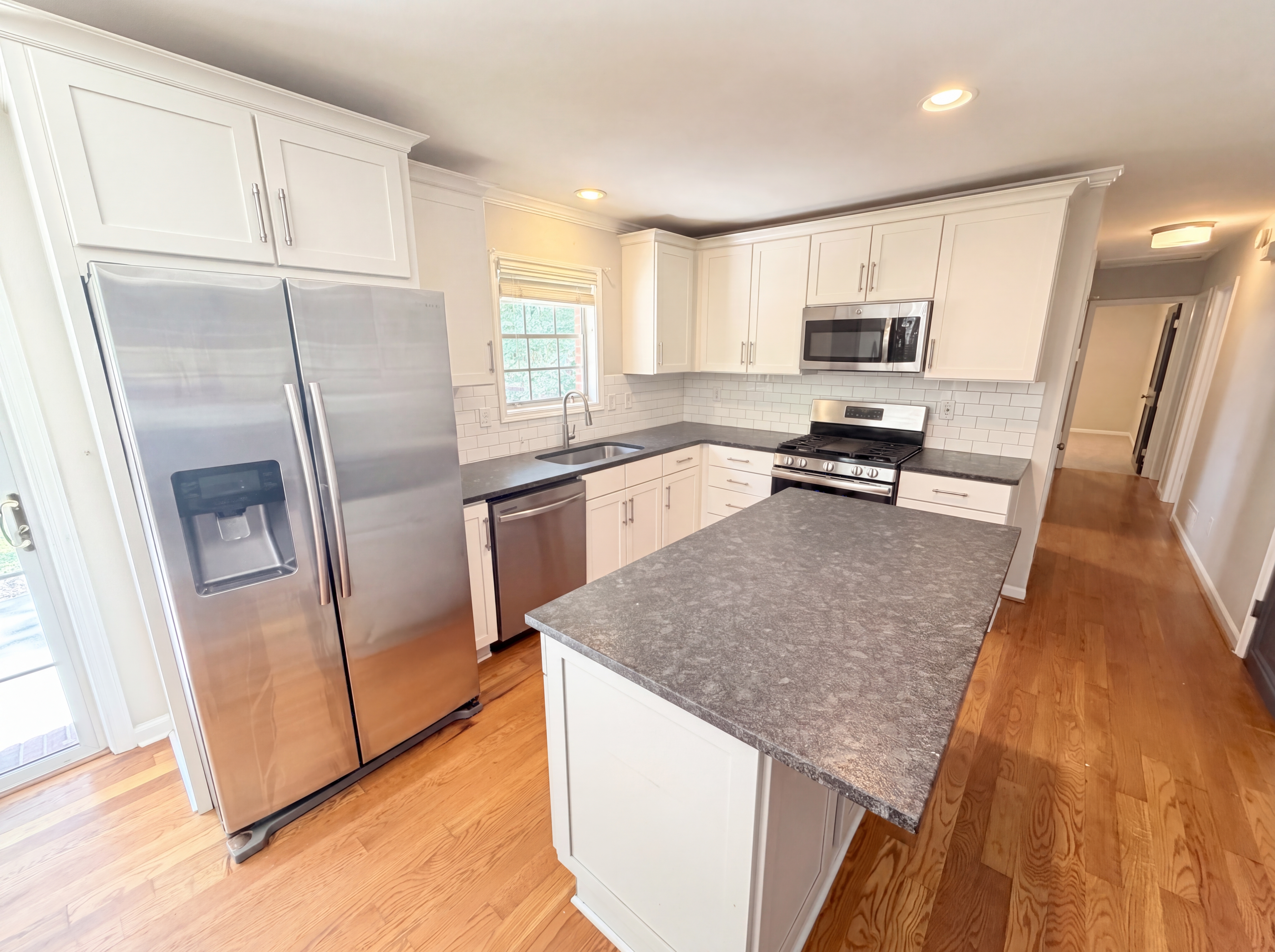 Photo 10 of 24 of 4134 Fawn Ln SE, Smyrna, GA