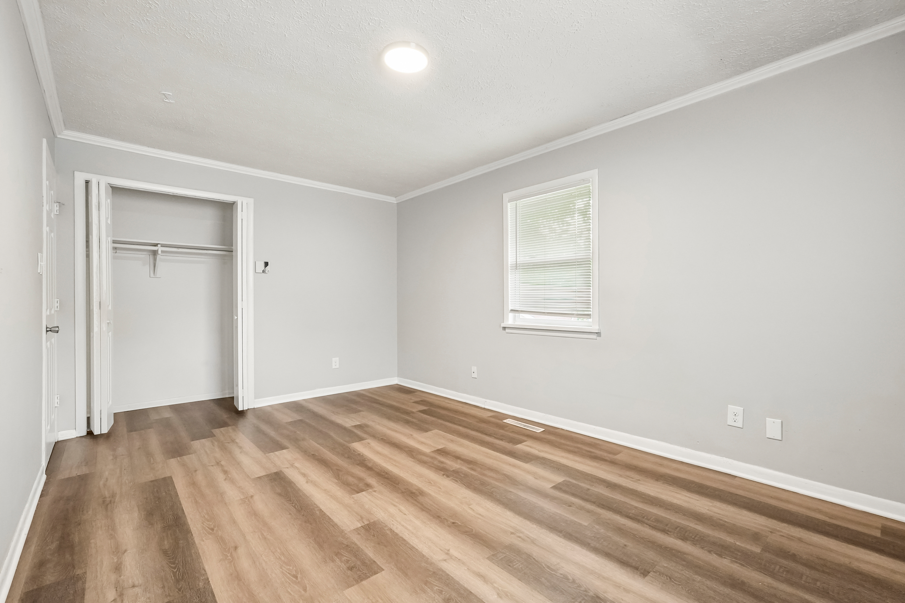 Photo 31 of 49 of 6147 E 40th St, Indianapolis, IN
