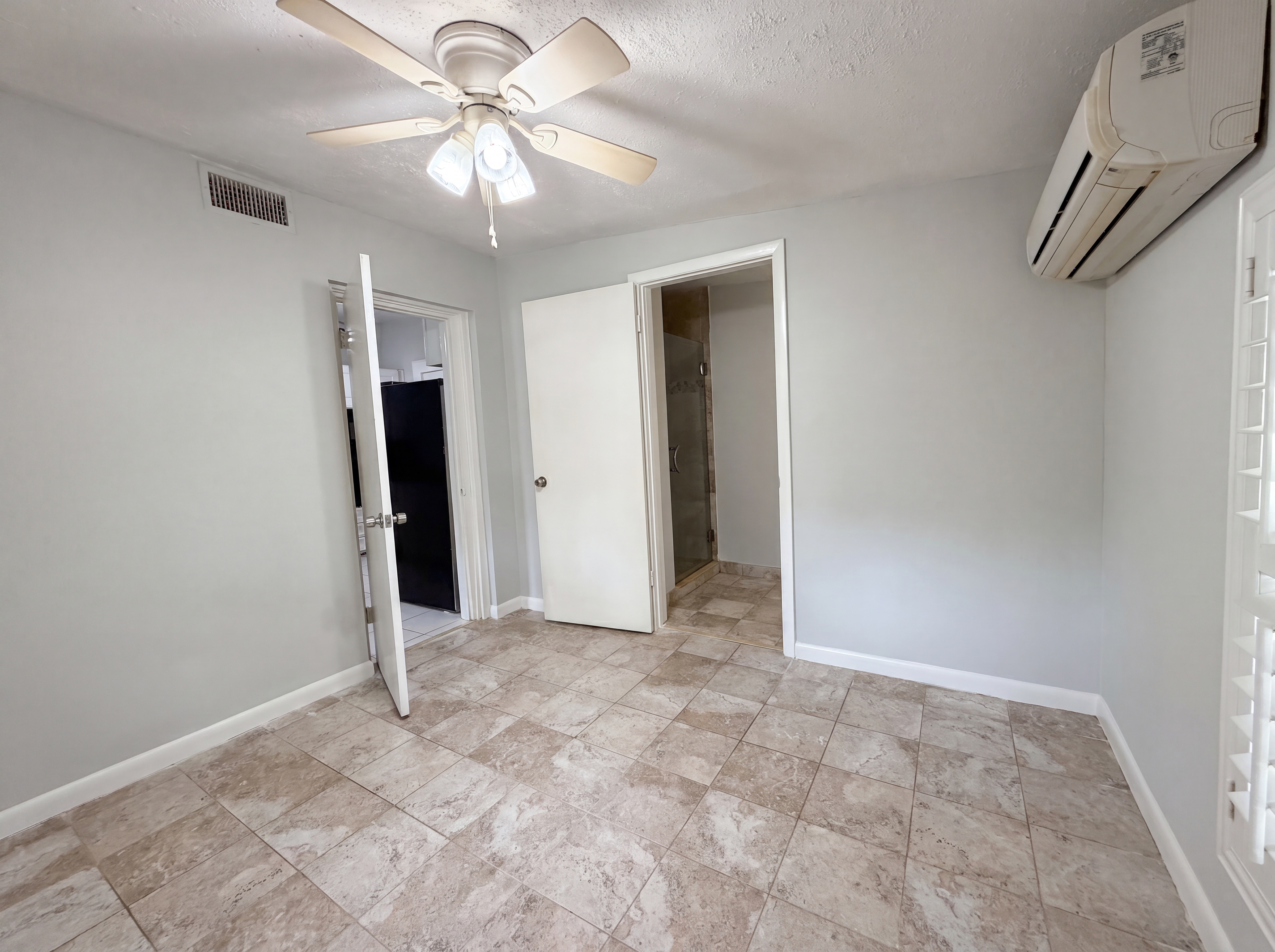Photo 10 of 23 of 5655 Kimbrell Dr S, Jacksonville, FL
