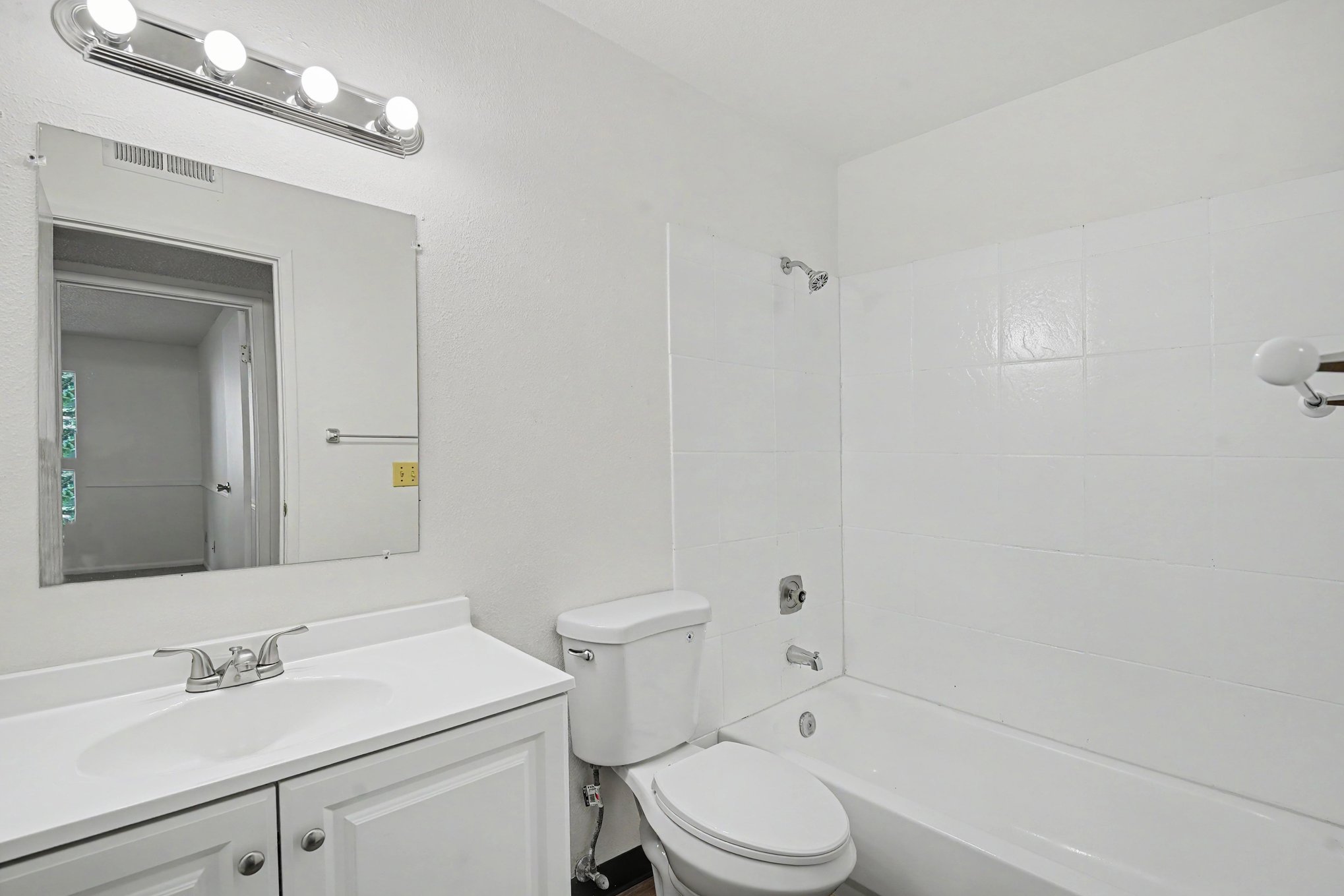 Photo 14 of 16 of 14148 74th Pl NE, Kirkland, WA