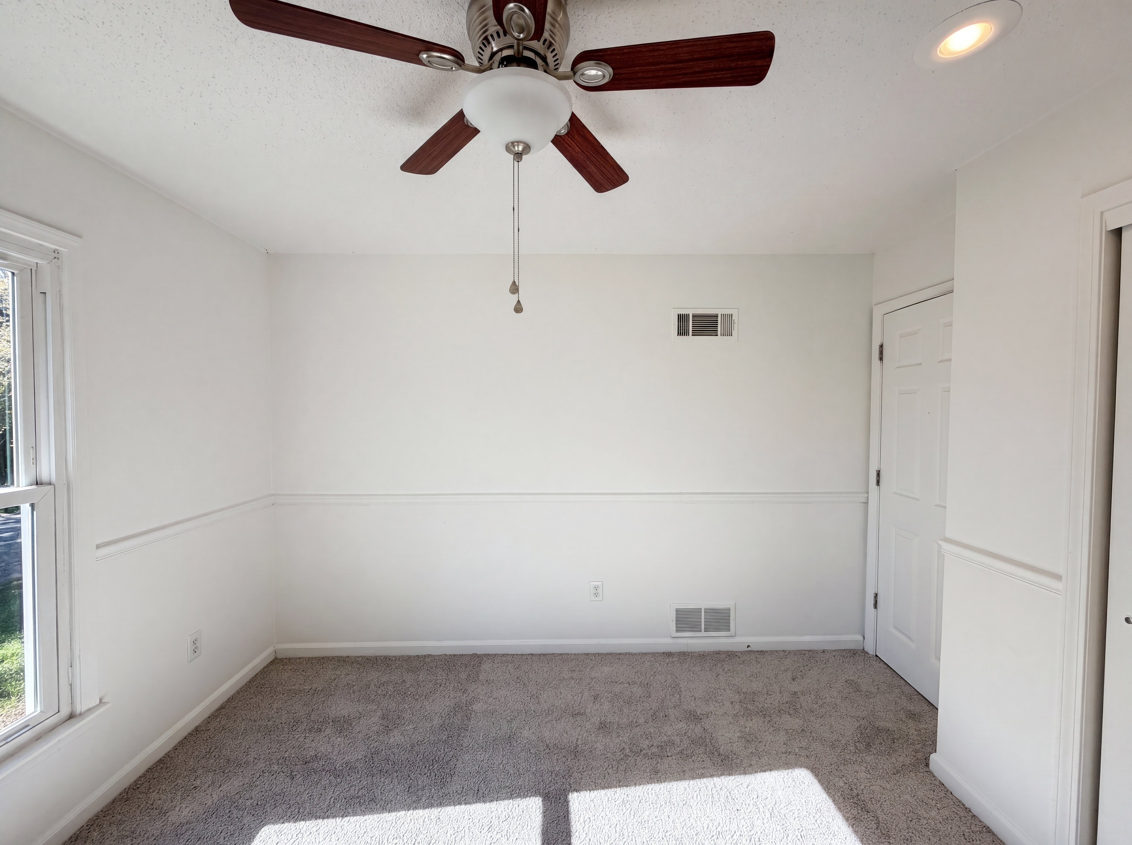 Photo 6 of 22 of 205 NE 1st Street Ter, Blue Springs, MO