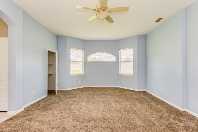 Photo 10 of 31 - 9067 Laurel Ridge Dr, Mount Dora, FL 32757