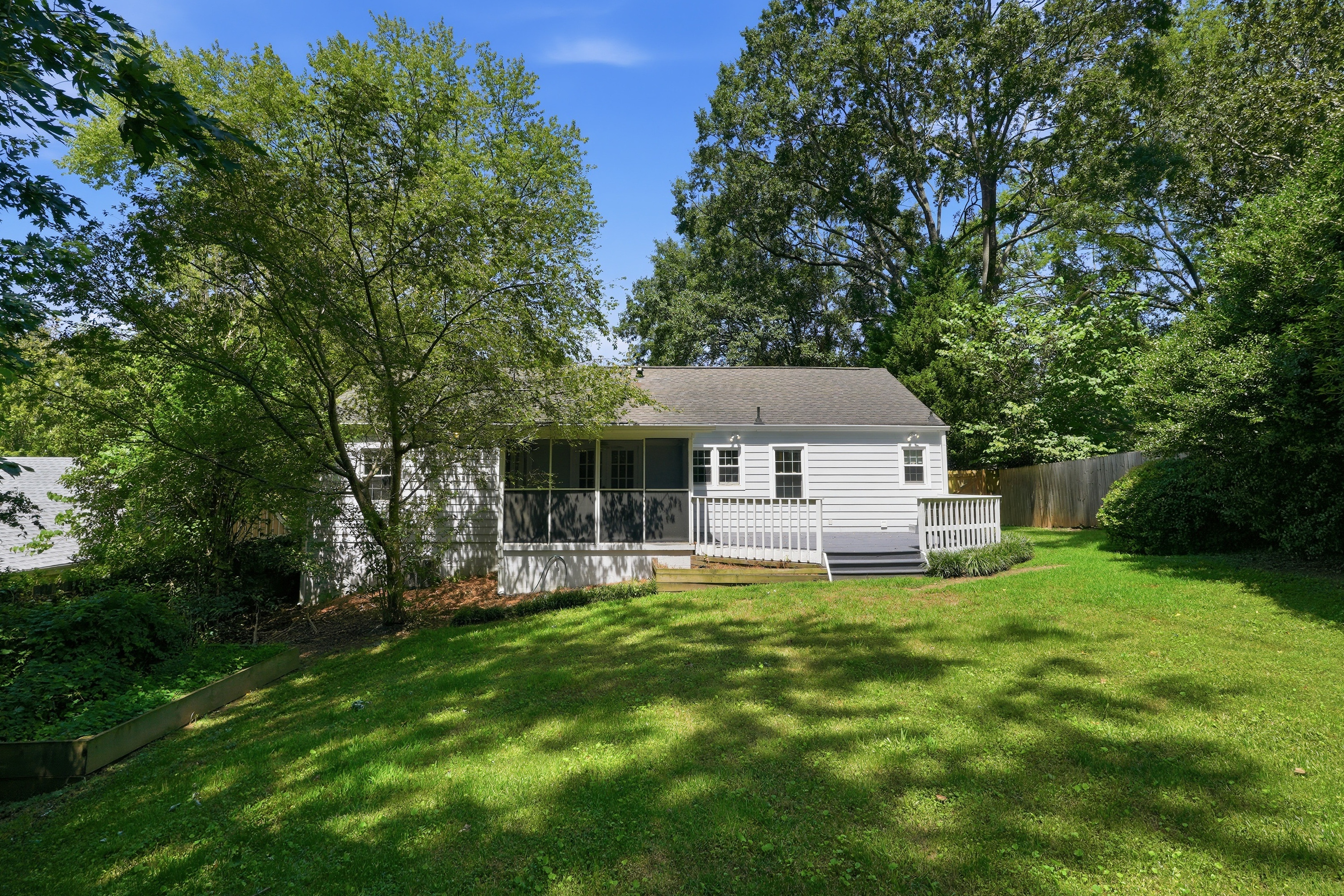 Photo 5 of 25 of 1347 Chalmette Dr NE, Atlanta, GA