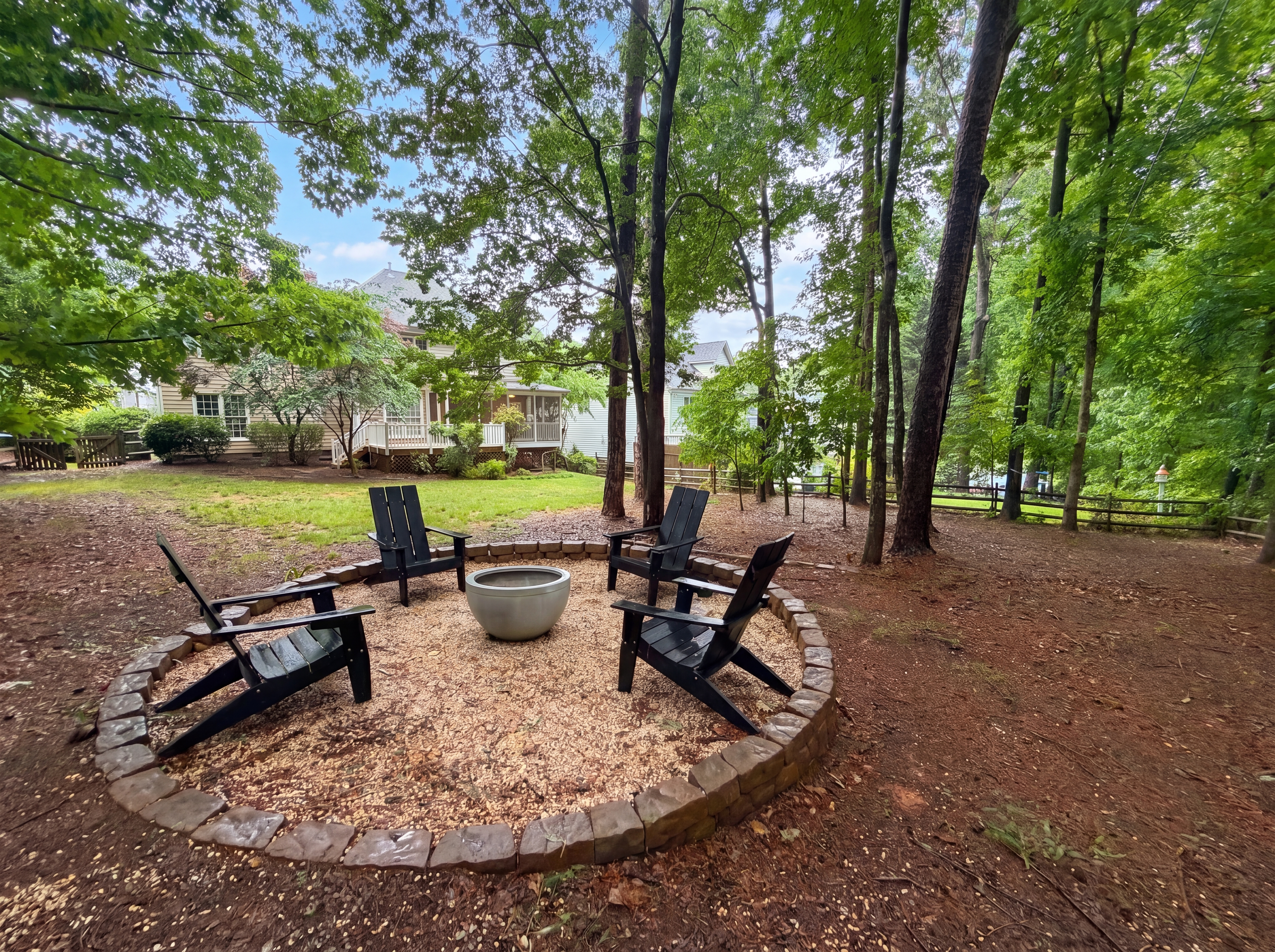 Photo 16 of 18 of 12341 Willingdon Rd, Huntersville, NC
