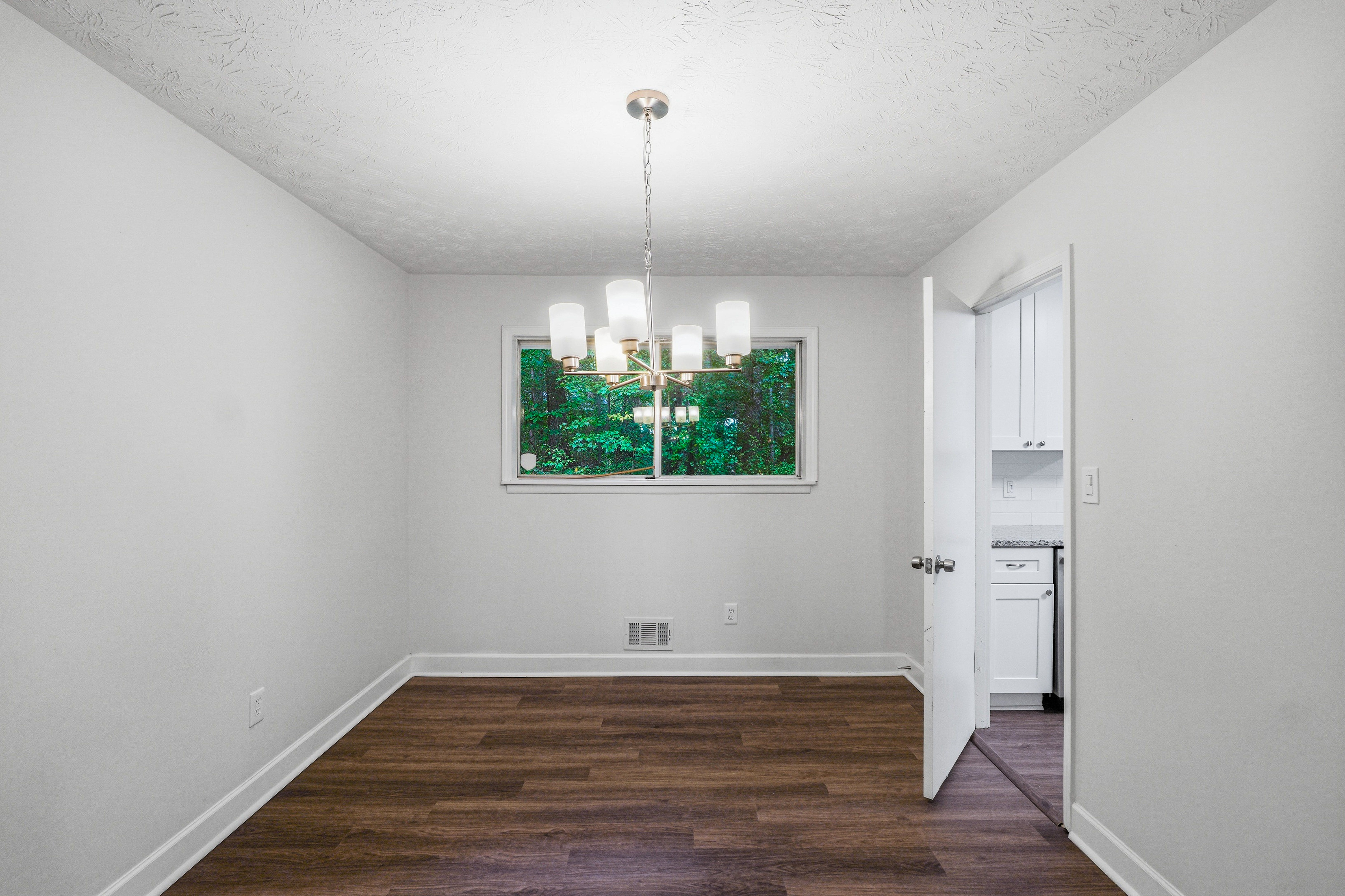 Photo 8 of 29 of 7052 Lodgepole Dr, Morrow, GA