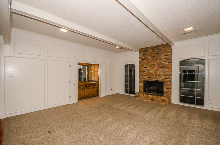 Photo 4 of 28 - 6436 Genstar Ln, Dallas, TX 75252