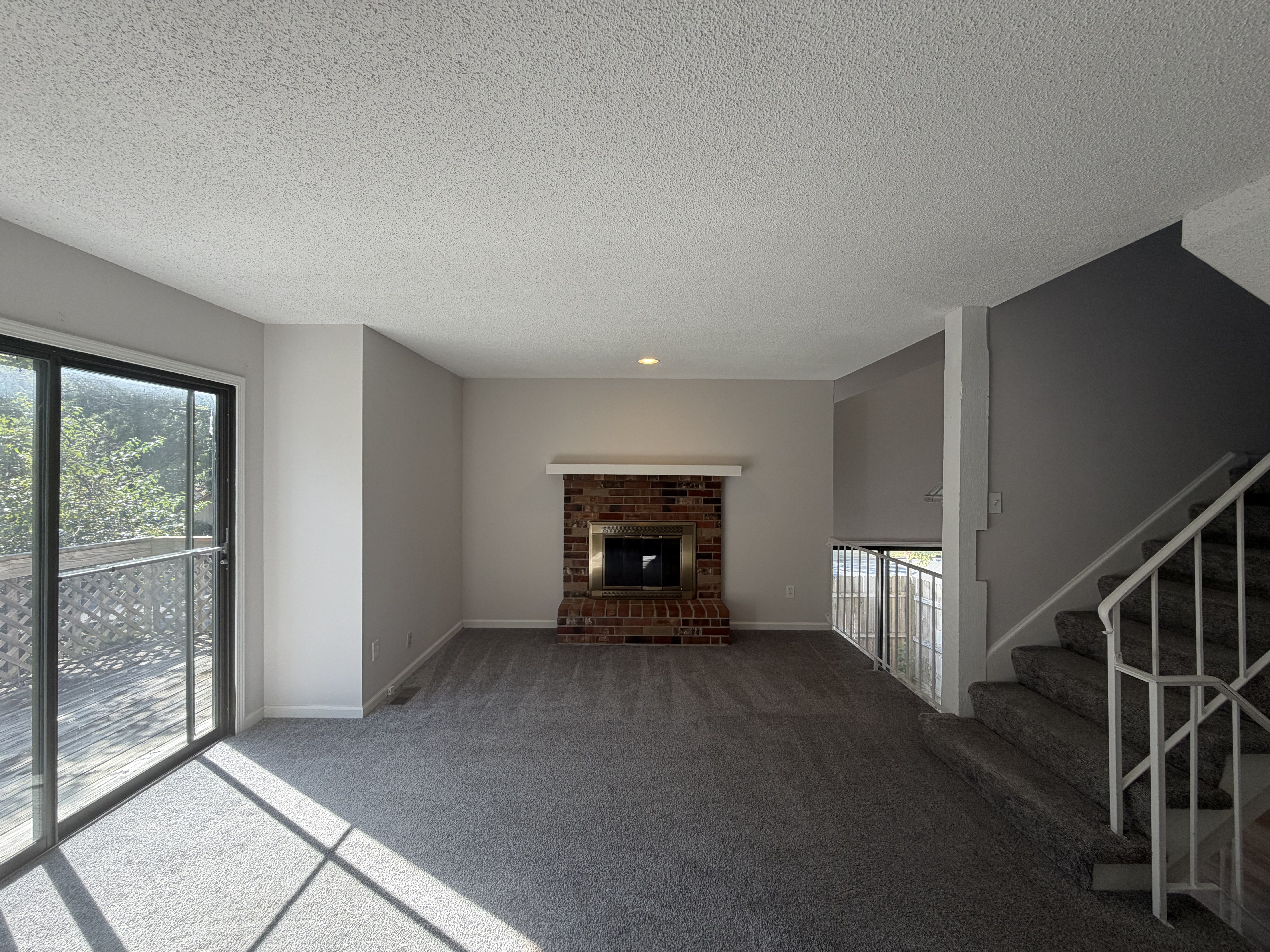 Photo 3 of 21 of 10002 W 86th St, Overland Park, KS
