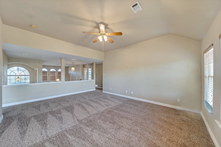 Photo 18 of 35 - 7929 Stansfield Dr, Fort Worth, TX 76137