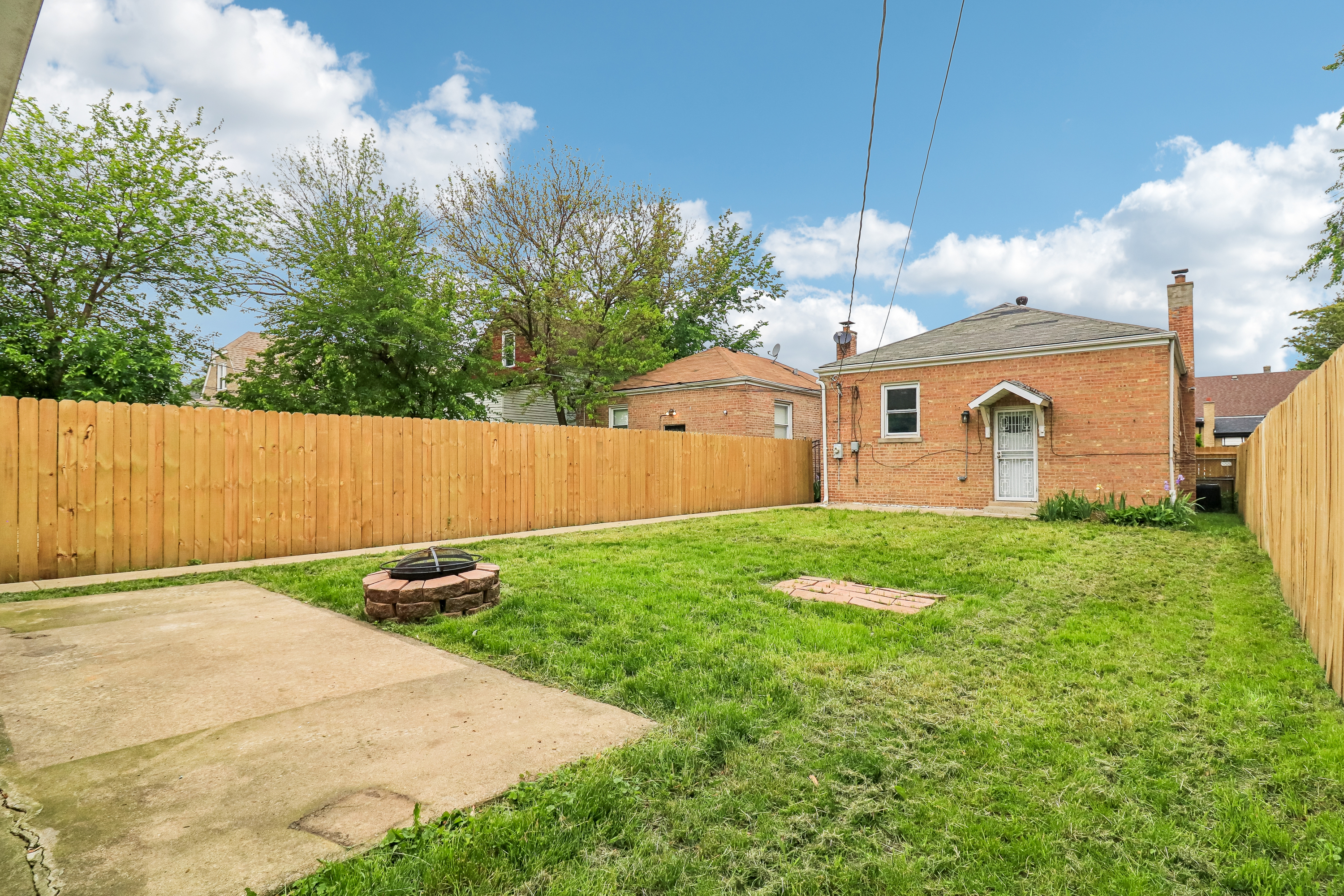 Photo 5 of 41 of 1107 W 101st St, Chicago, IL