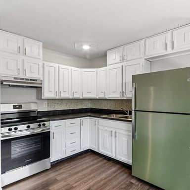Property photo 2 of 1006 Longfellow Ln