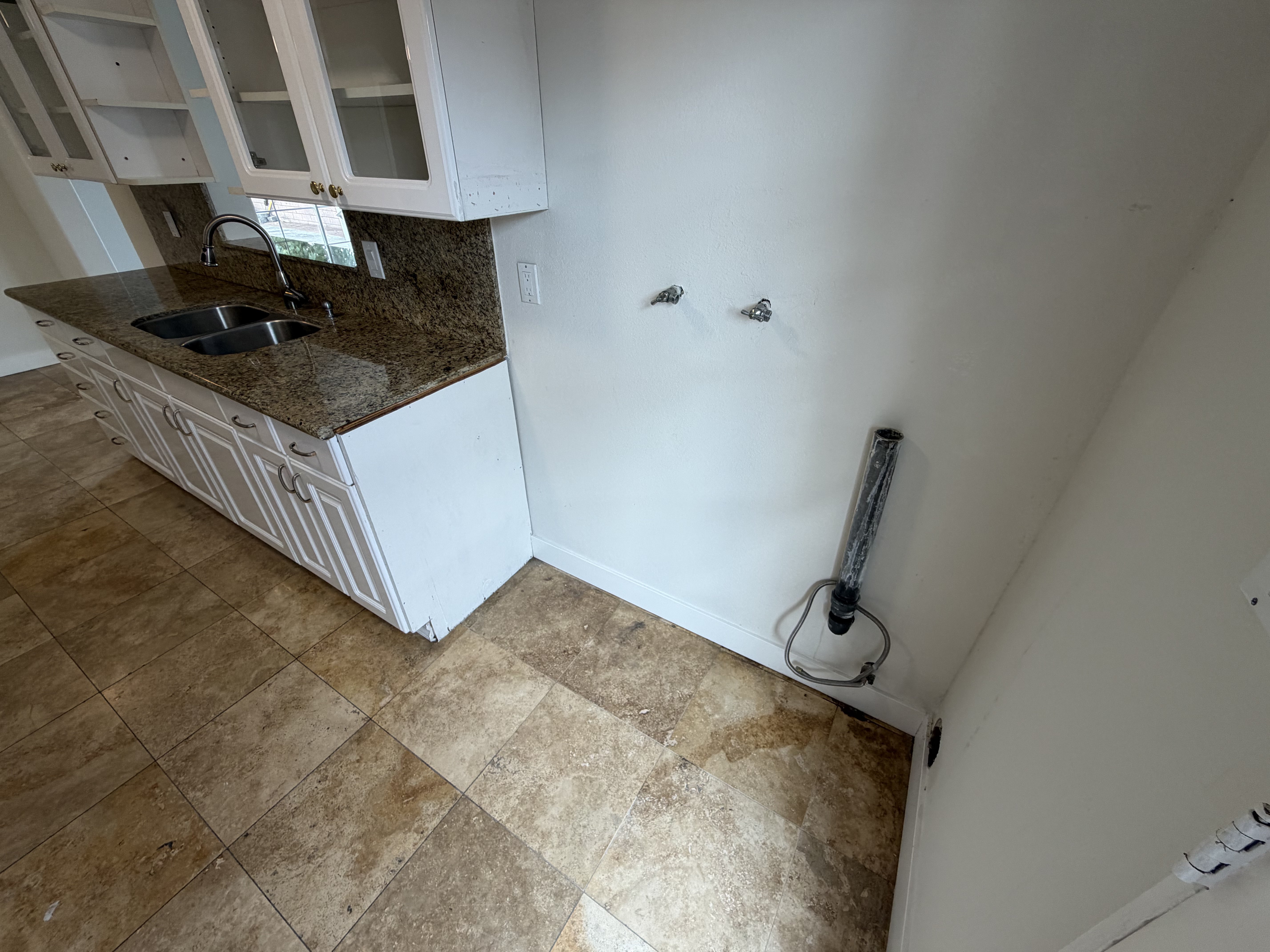 Photo 10 of 31 of 1426 S Rita Way, Santa Ana, CA
