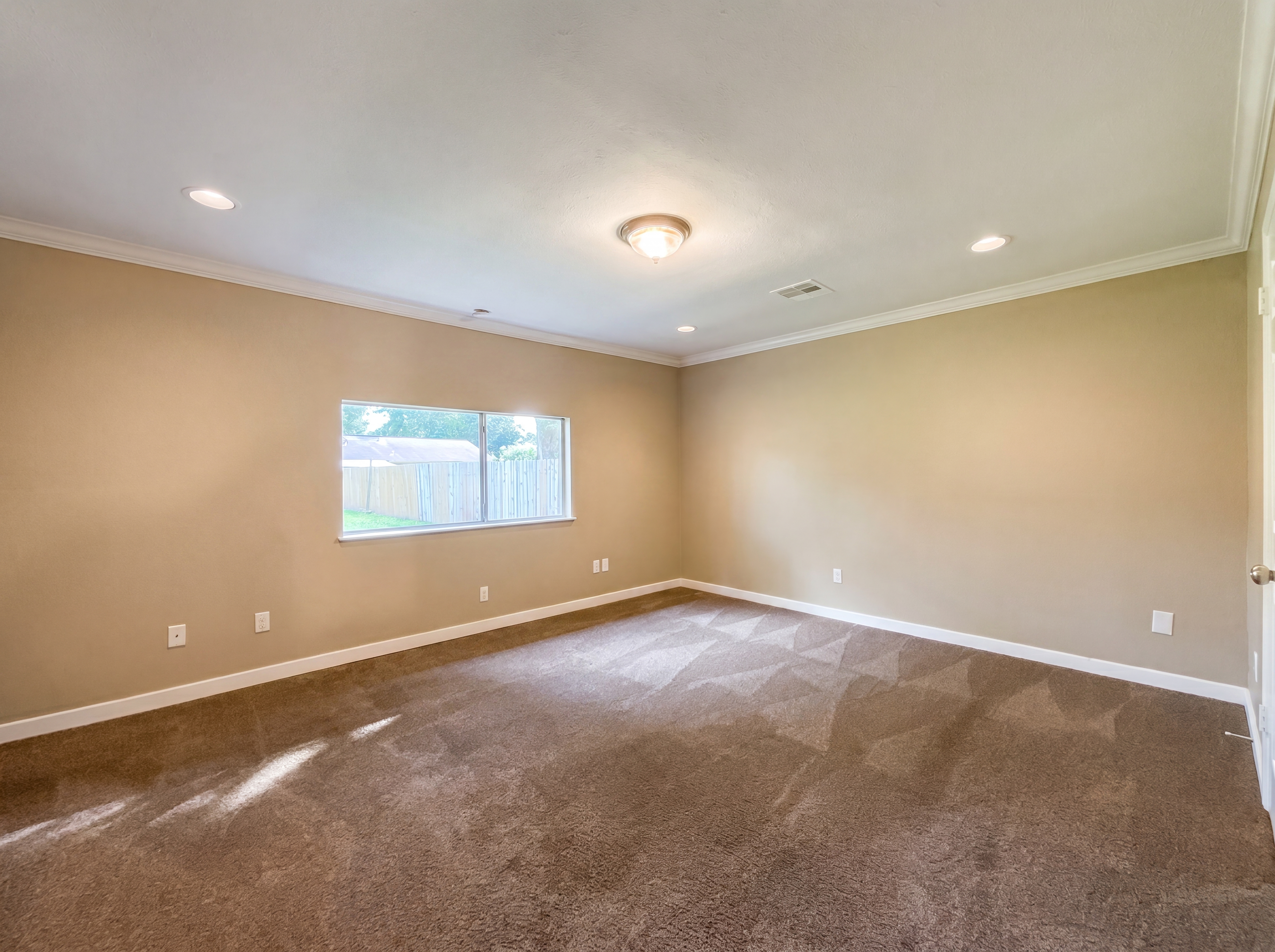 Photo 11 of 16 of 22831 Millgate Dr, Spring, TX