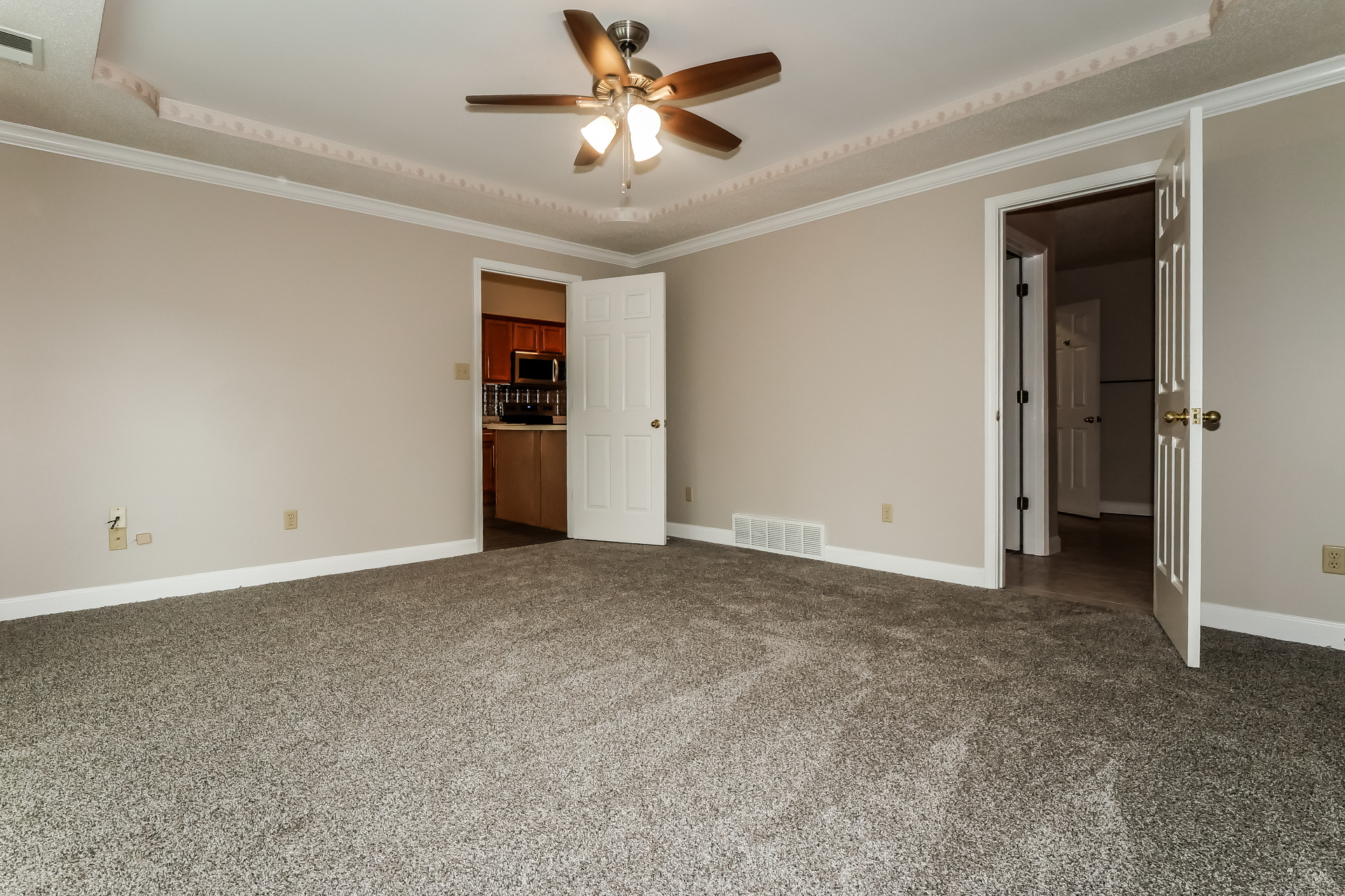 Photo 13 of 21 of 4635 Shadow Field Ln, Bartlett, TN