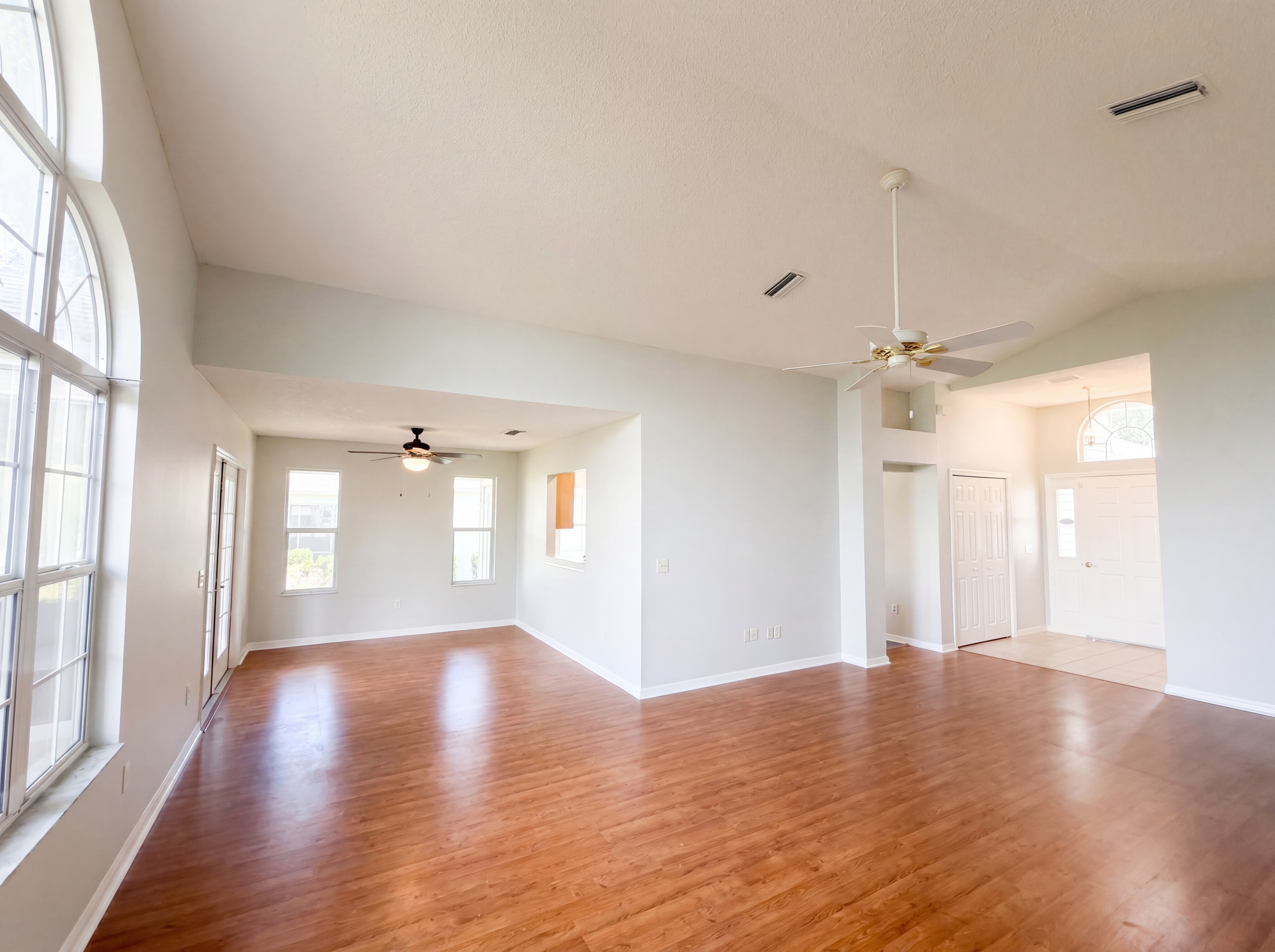 Photo 3 of 17 of 1407 Figueroa St, The Villages, FL