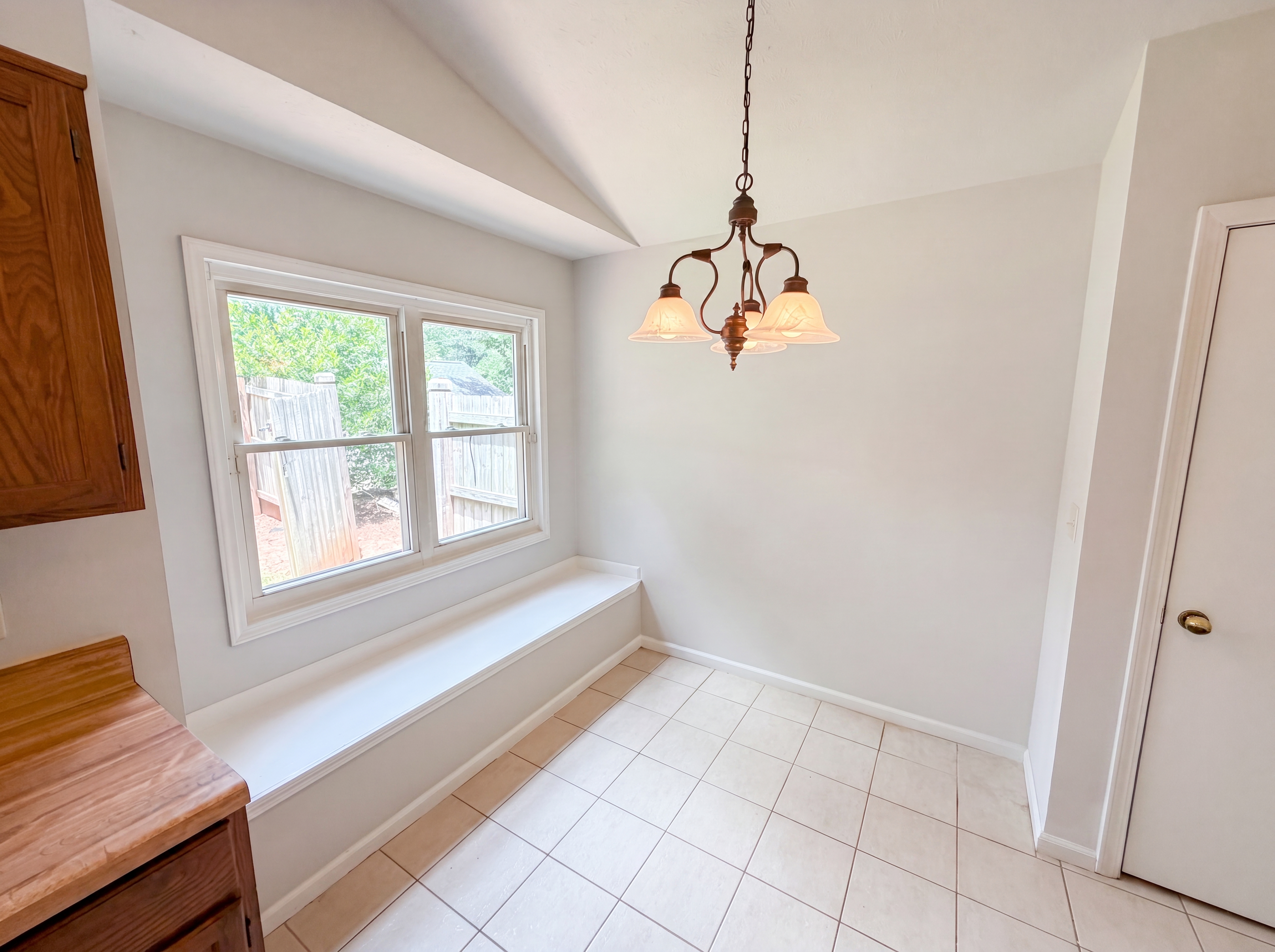 Photo 6 of 20 of 158 Colemans Bluff Dr, Woodstock, GA