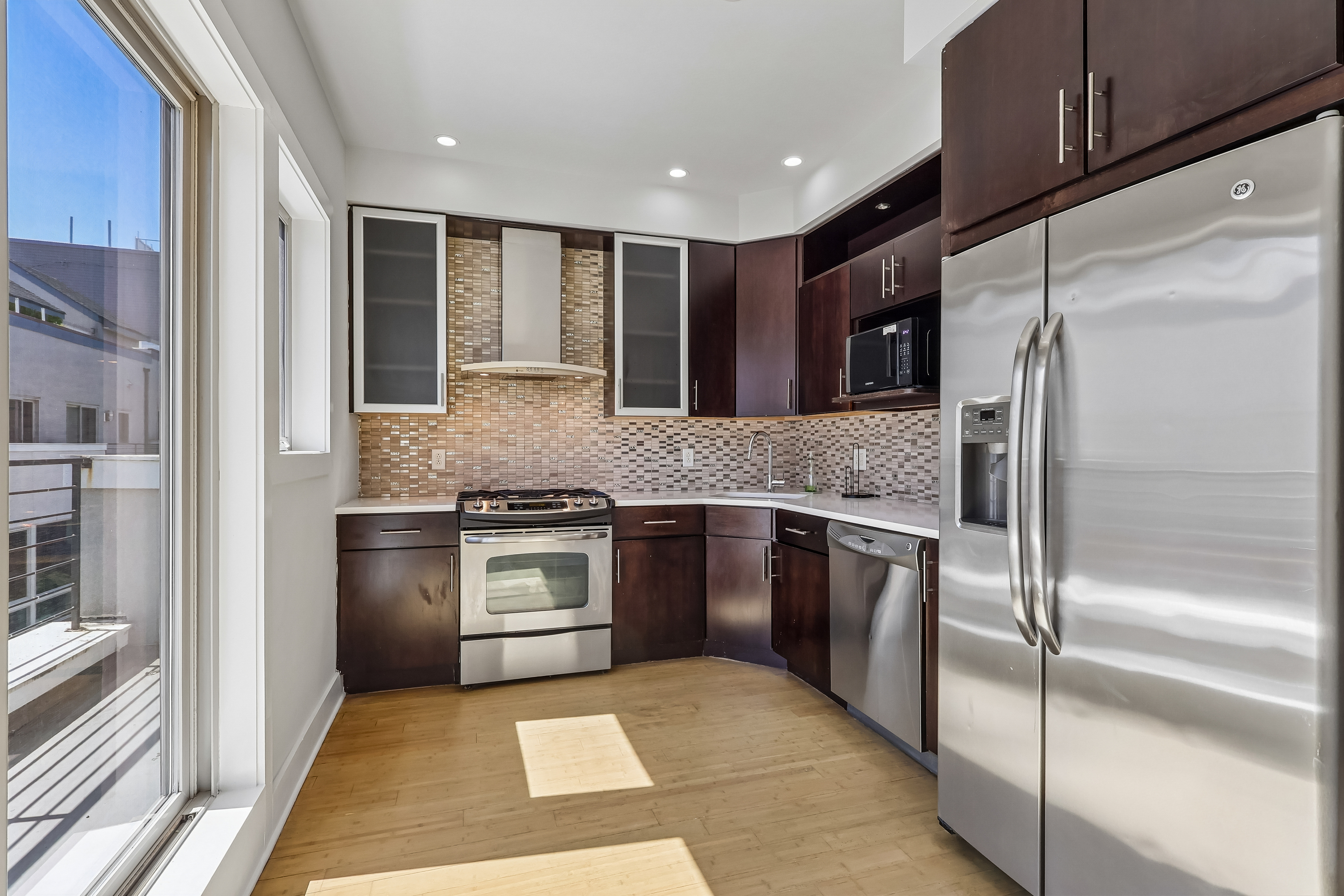 Photo 2 of 44 of 412 N Front St, Philadelphia, PA