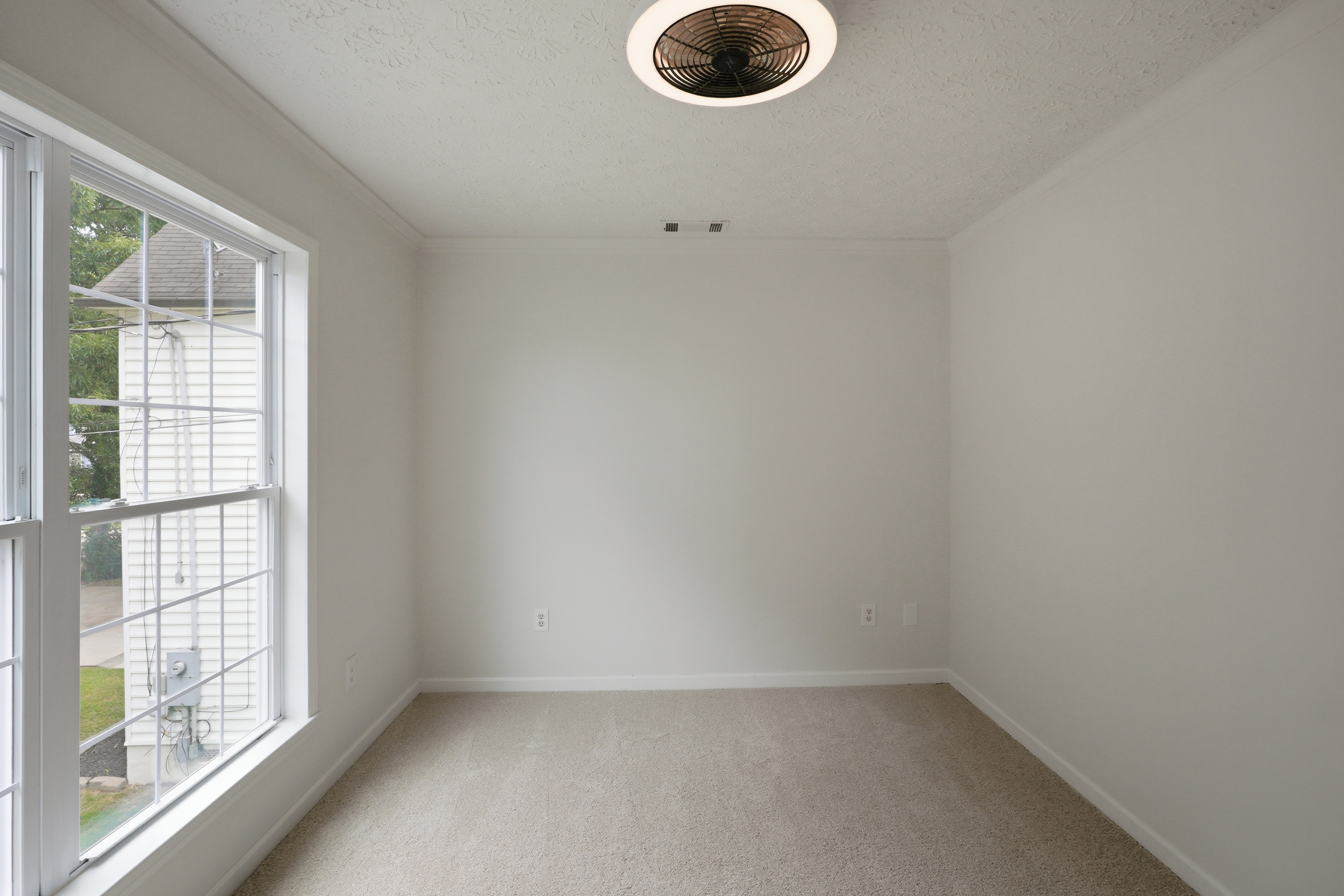 Photo 11 of 29 of 1575 Liberty Ave SE, Atlanta, GA