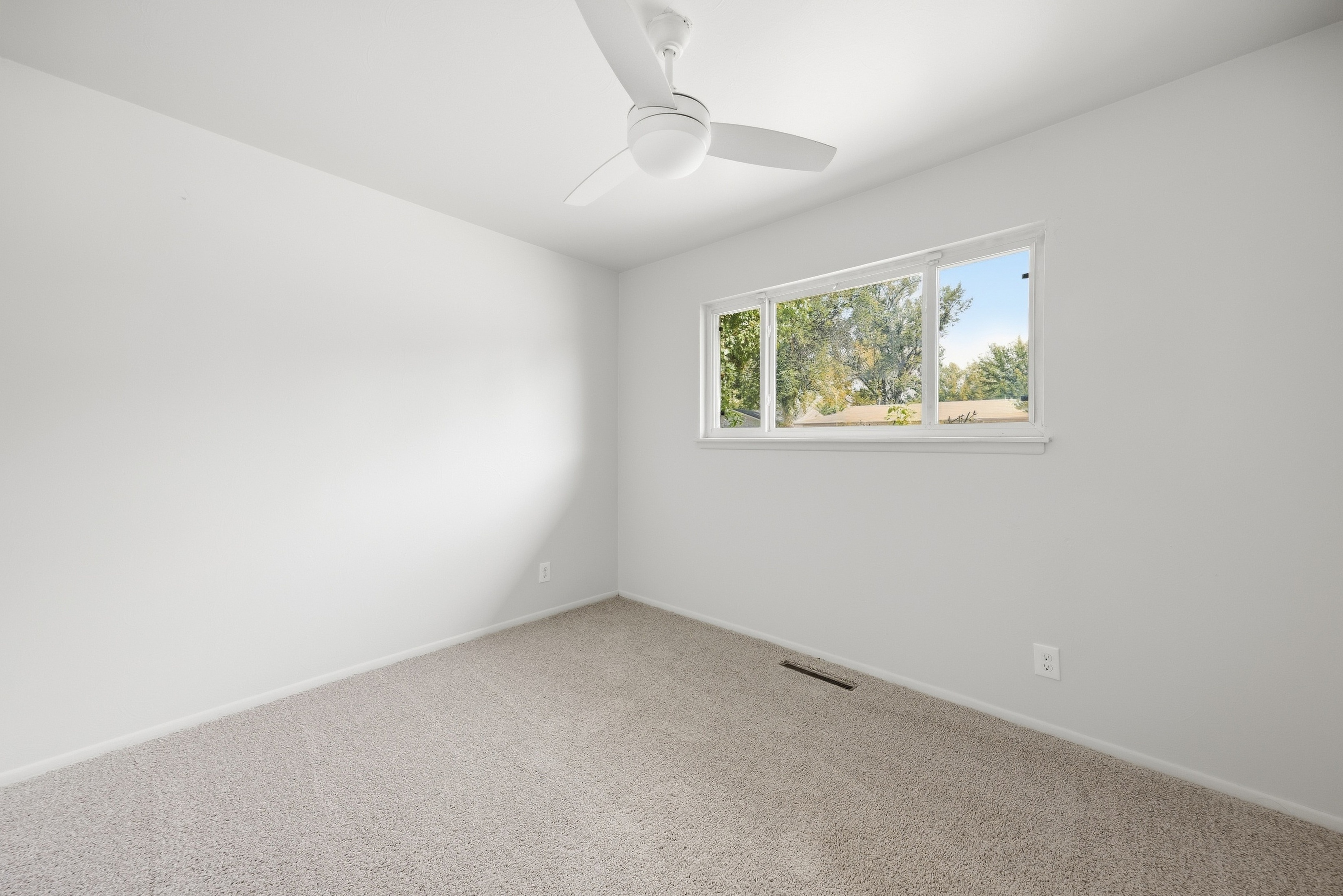 Photo 8 of 20 of 2826 Jon St, Colorado Springs, CO