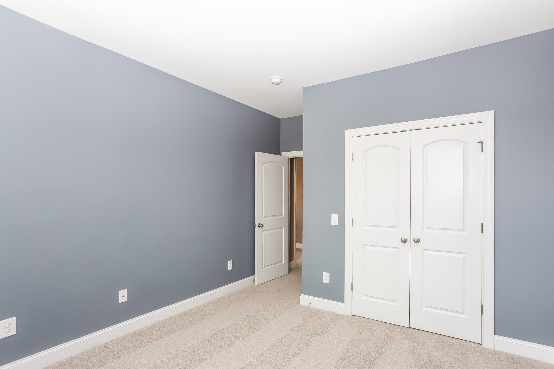 Photo 21 of 37 of 205 N Centurion Ln, Mount Holly, NC