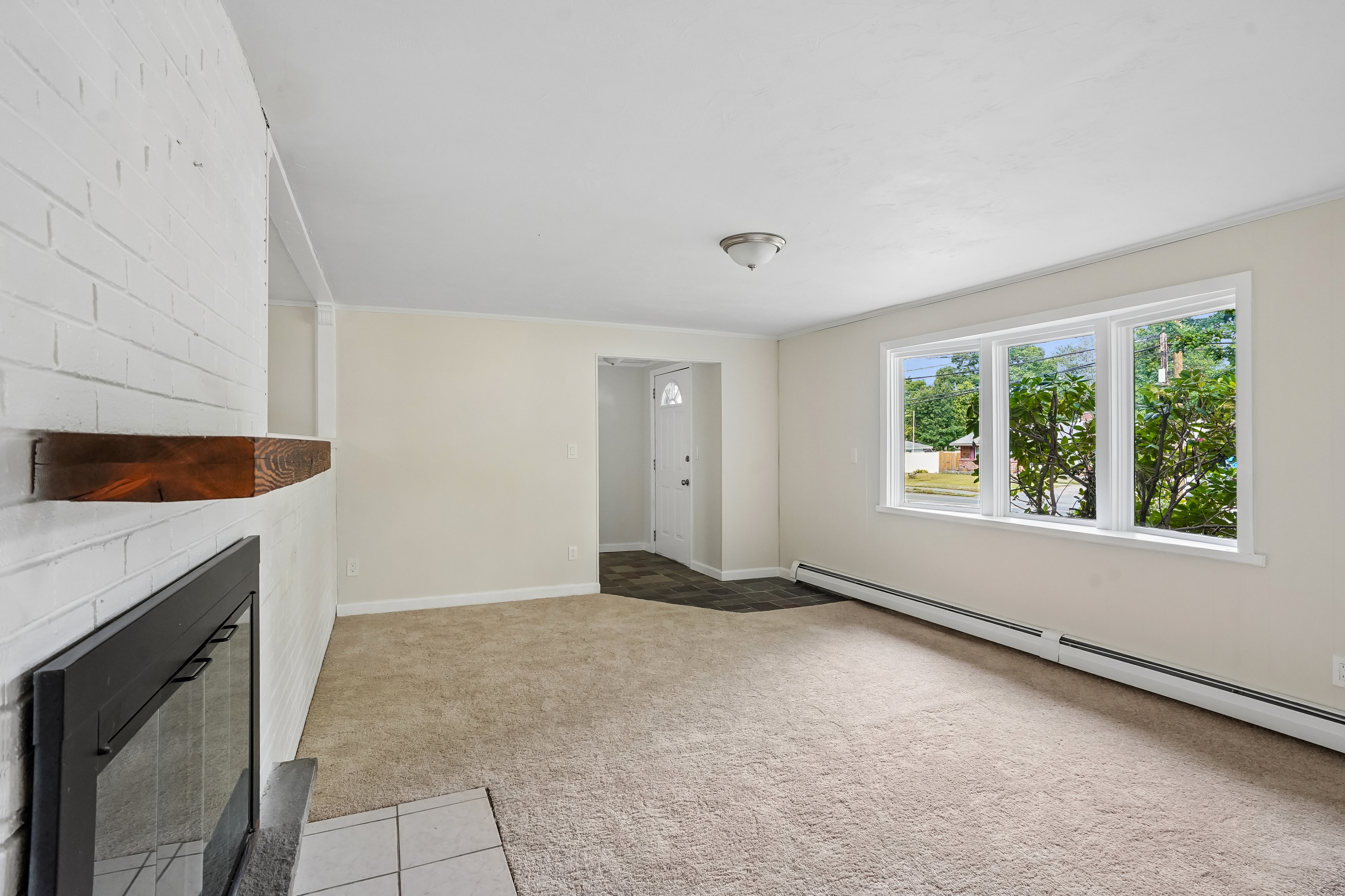 Photo 8 of 27 of 237 Hovenden Ave, Brockton, MA