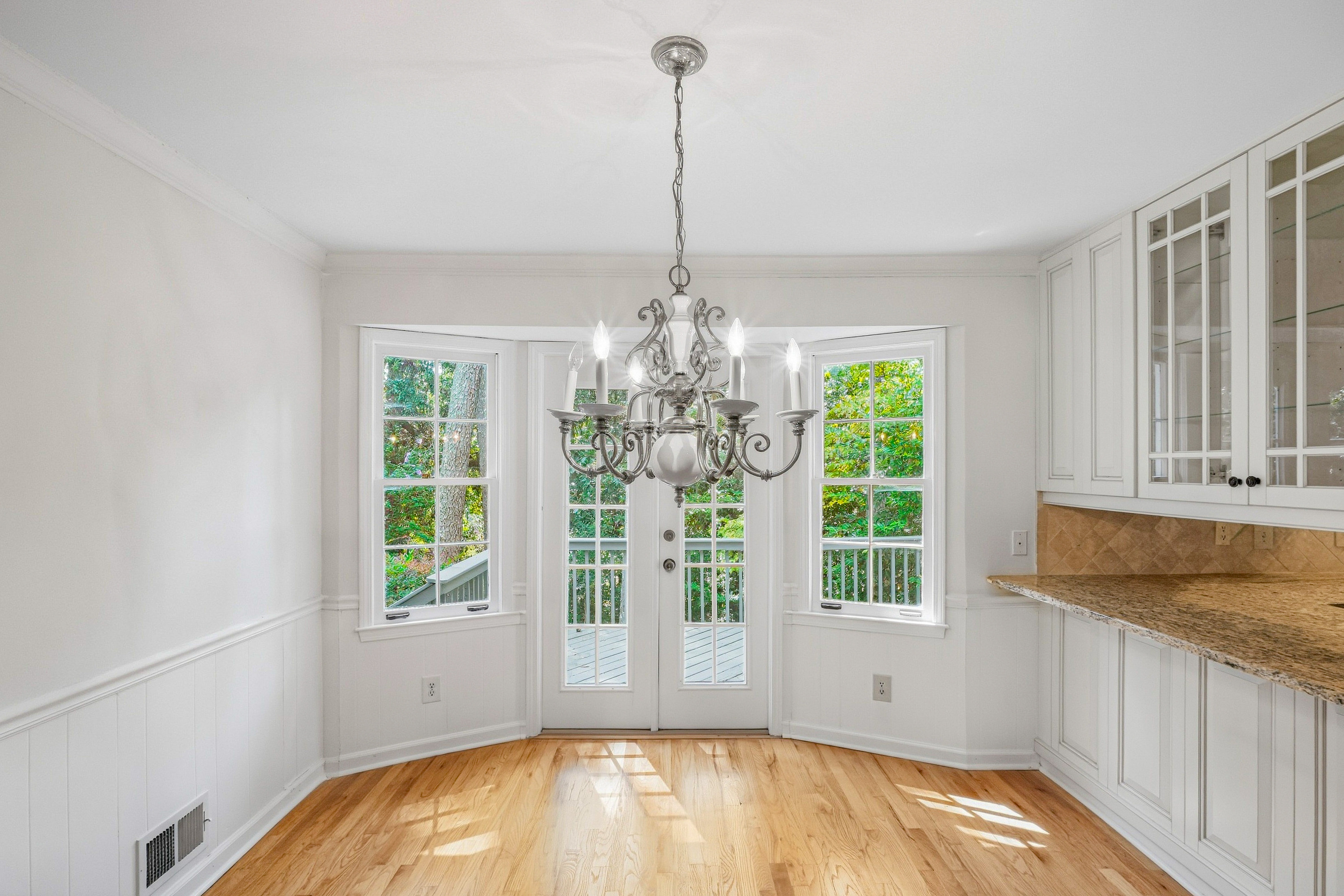 Photo 11 of 33 of 1127 Aurora Ct, Atlanta, GA